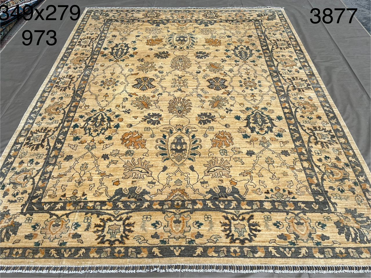 Afghan Rug 031 - 279x349 cm