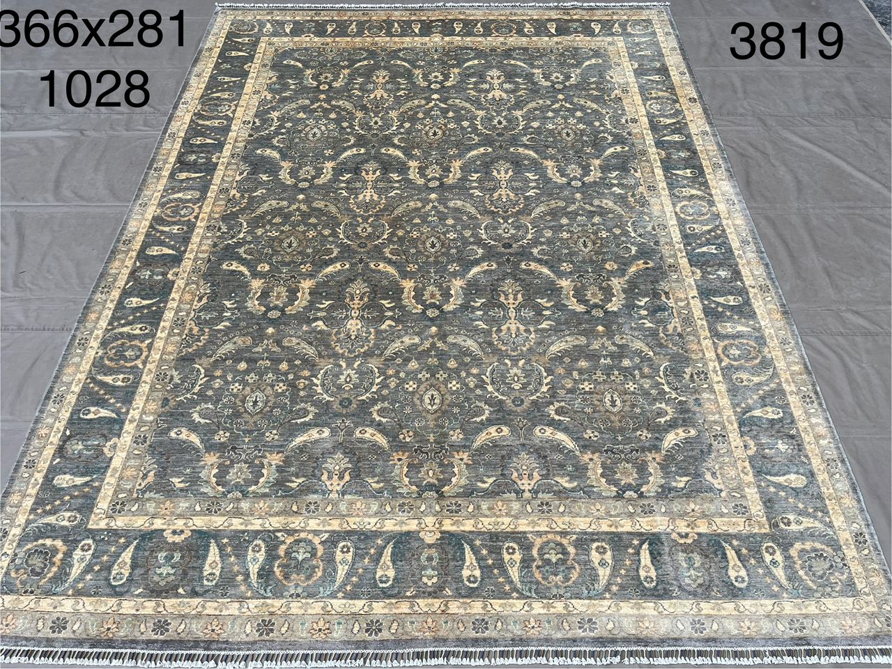 Afghan Rug 033 - 281x366 cm