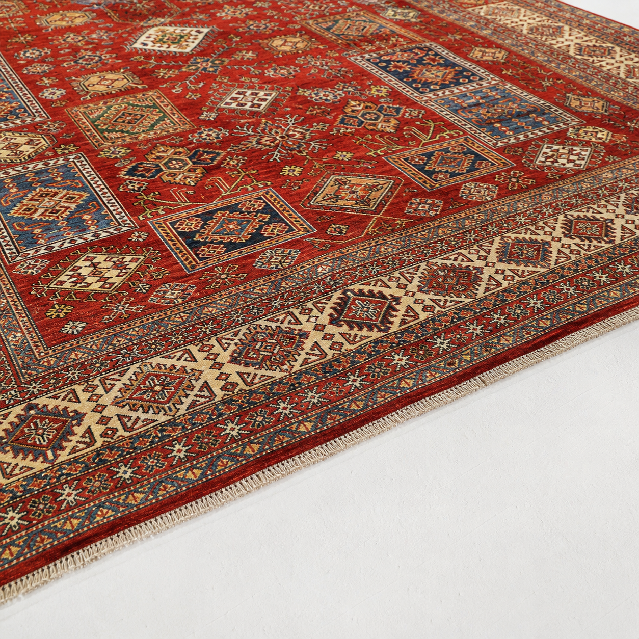 Bazaar-e-Herat Afghan Ghazni wool rug, hand-knotted detail