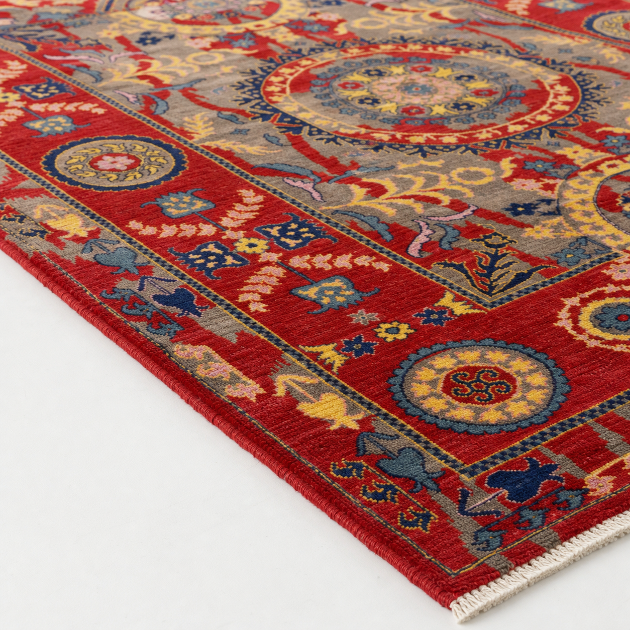 Mah-e-Kabul Afghan Ghazni wool rug, hand-knotted detail