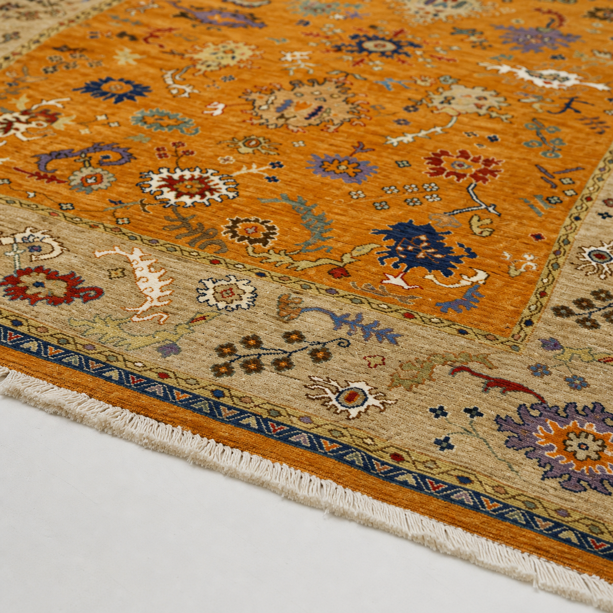 Zarrin-e-Balkh Afghan Ghazni wool rug, hand-knotted detail