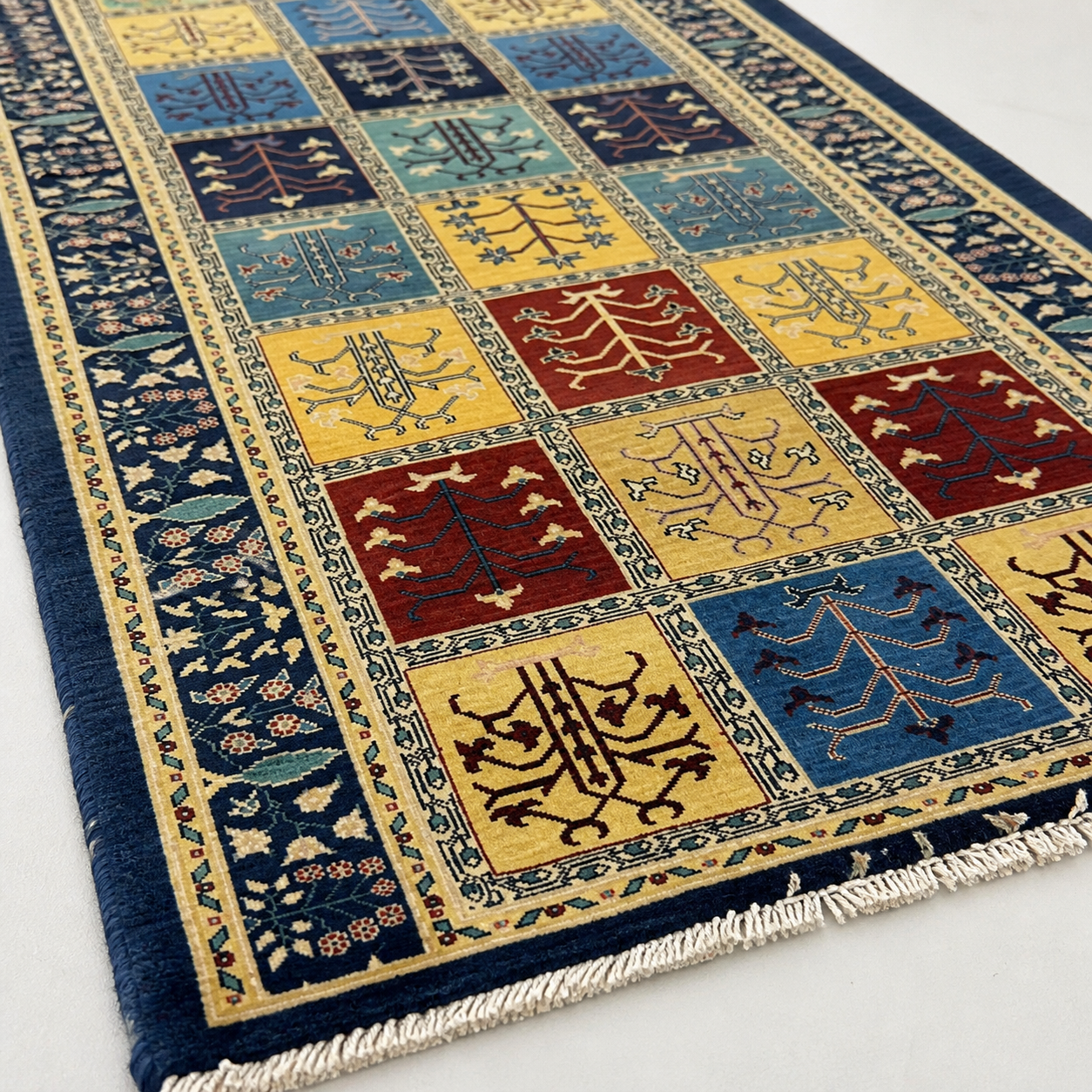 Haft-Rang-e-Shab Afghan Ghazni wool rug, hand-knotted detail