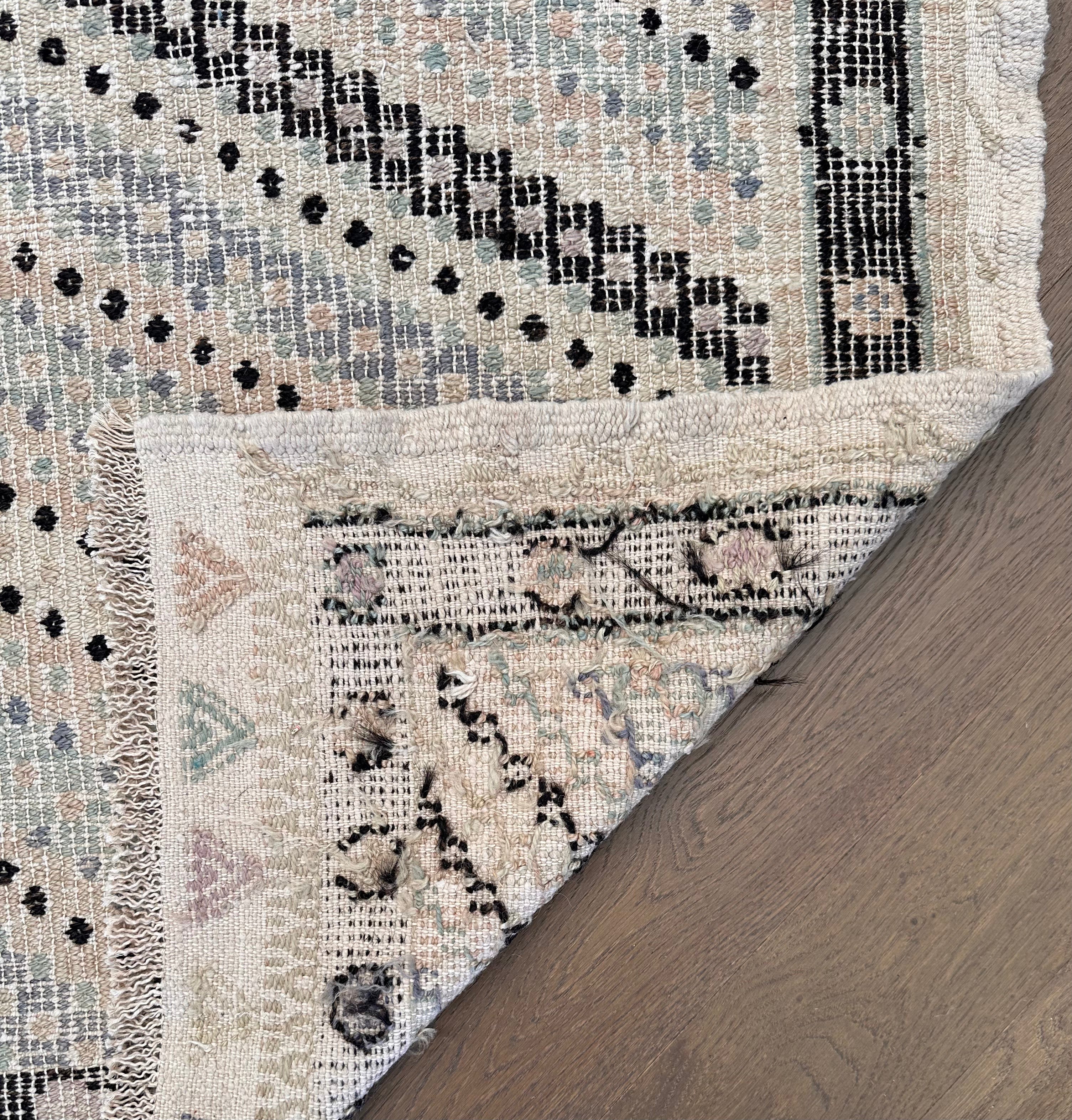 Kilim — 2.85 x 2.04