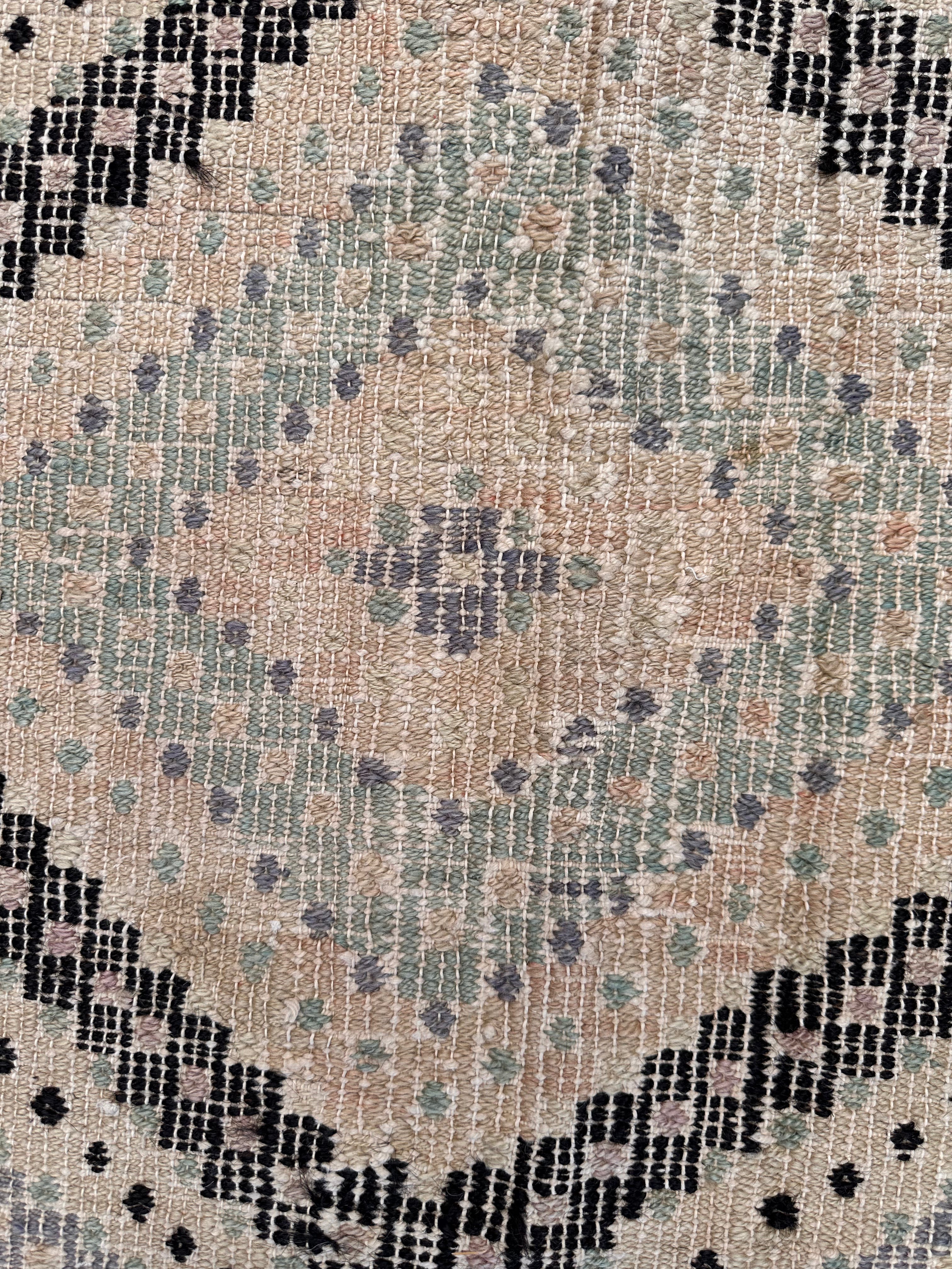 Kilim — 2.85 x 2.04