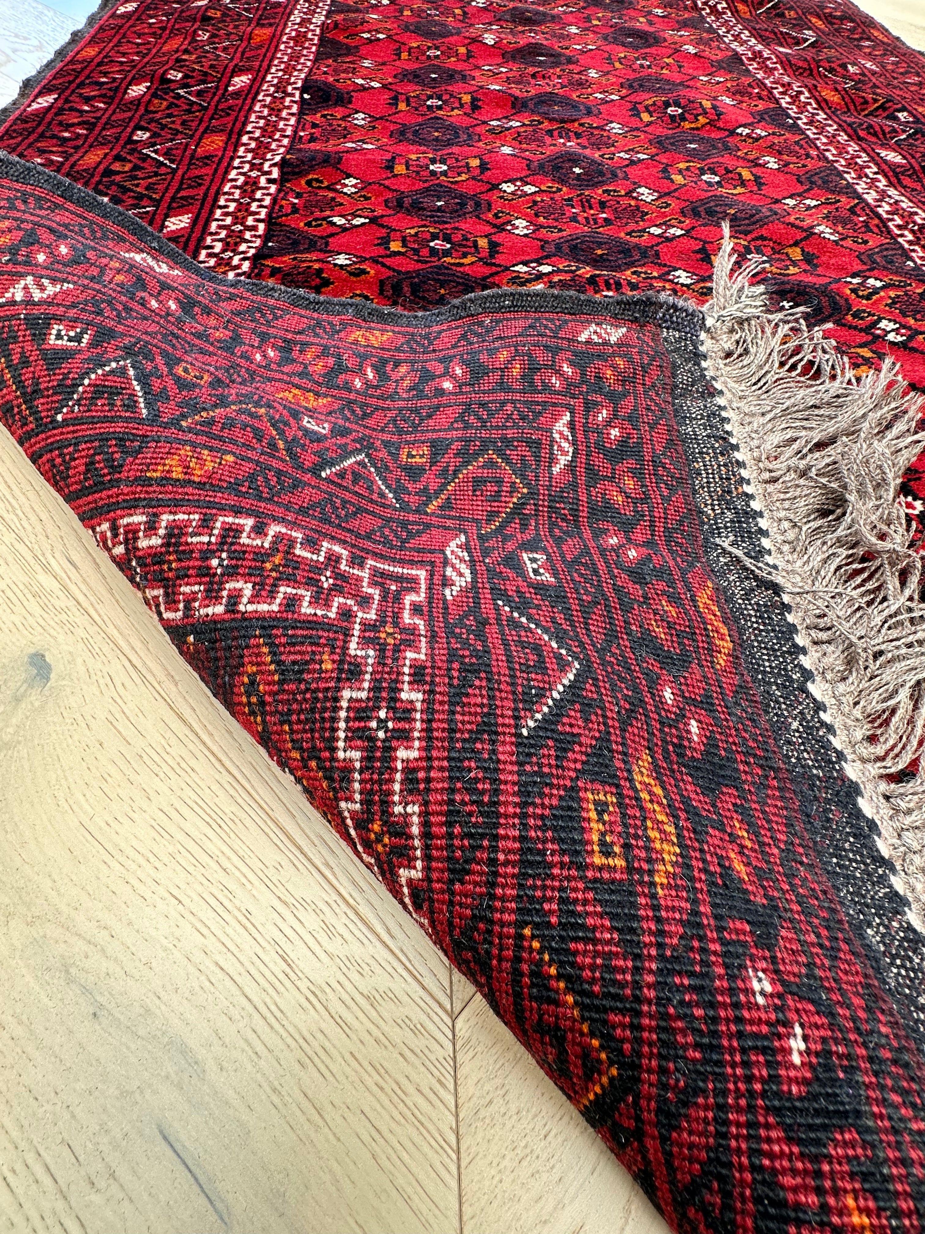 Red Runner — 2.90 x 0.76