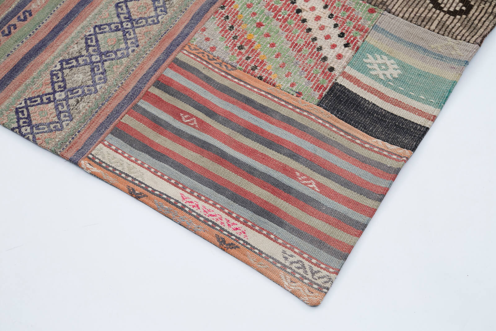 Kilim — 2.03 x 3.02