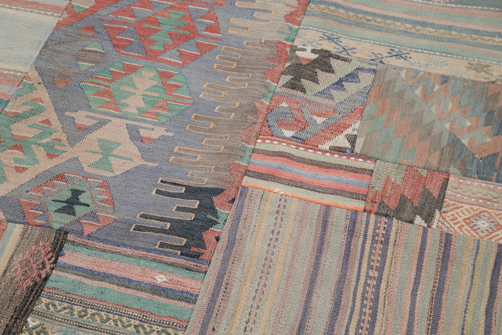 Kilim — 2.02 x 3.02