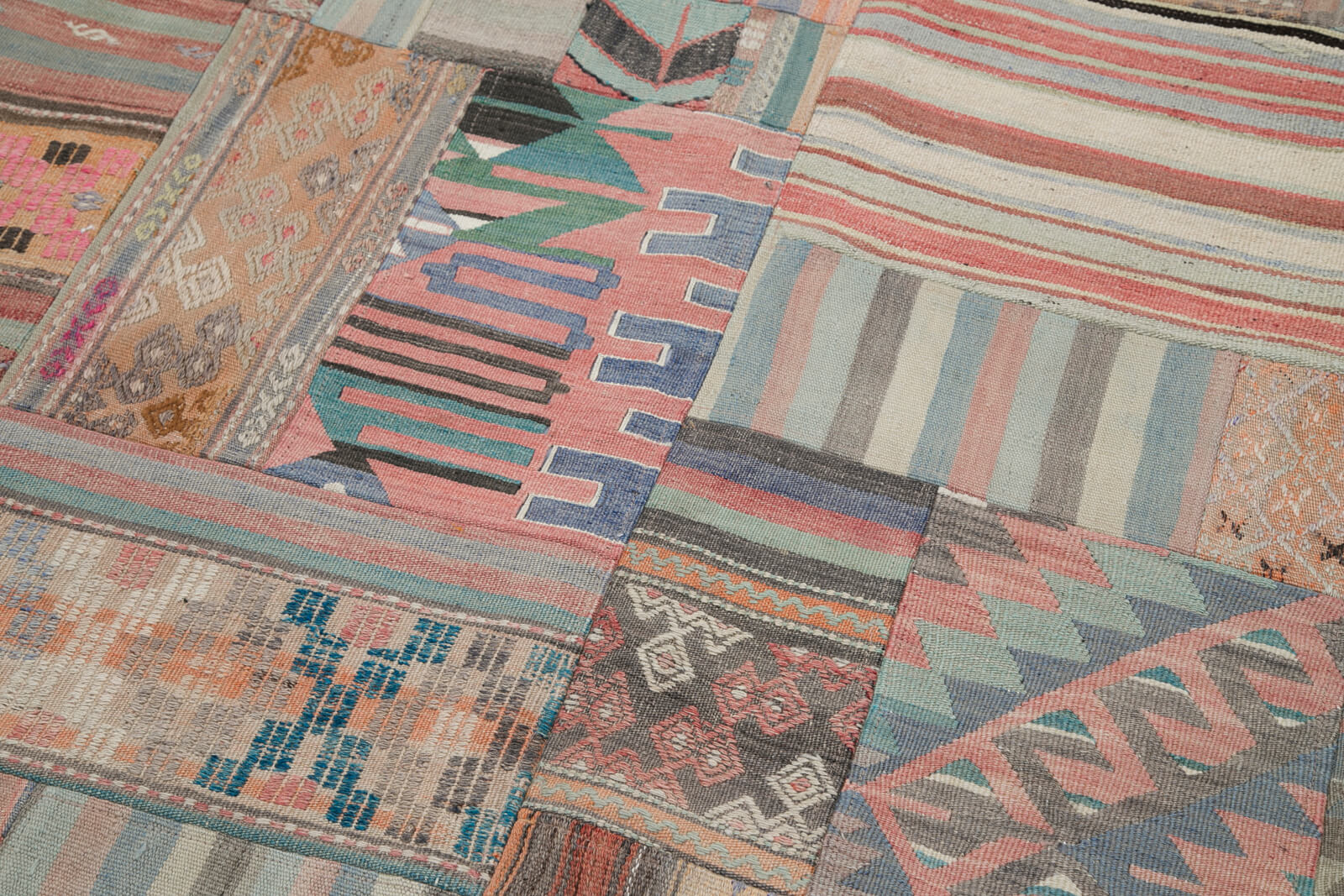 Kilim — 2.02 x 3.02