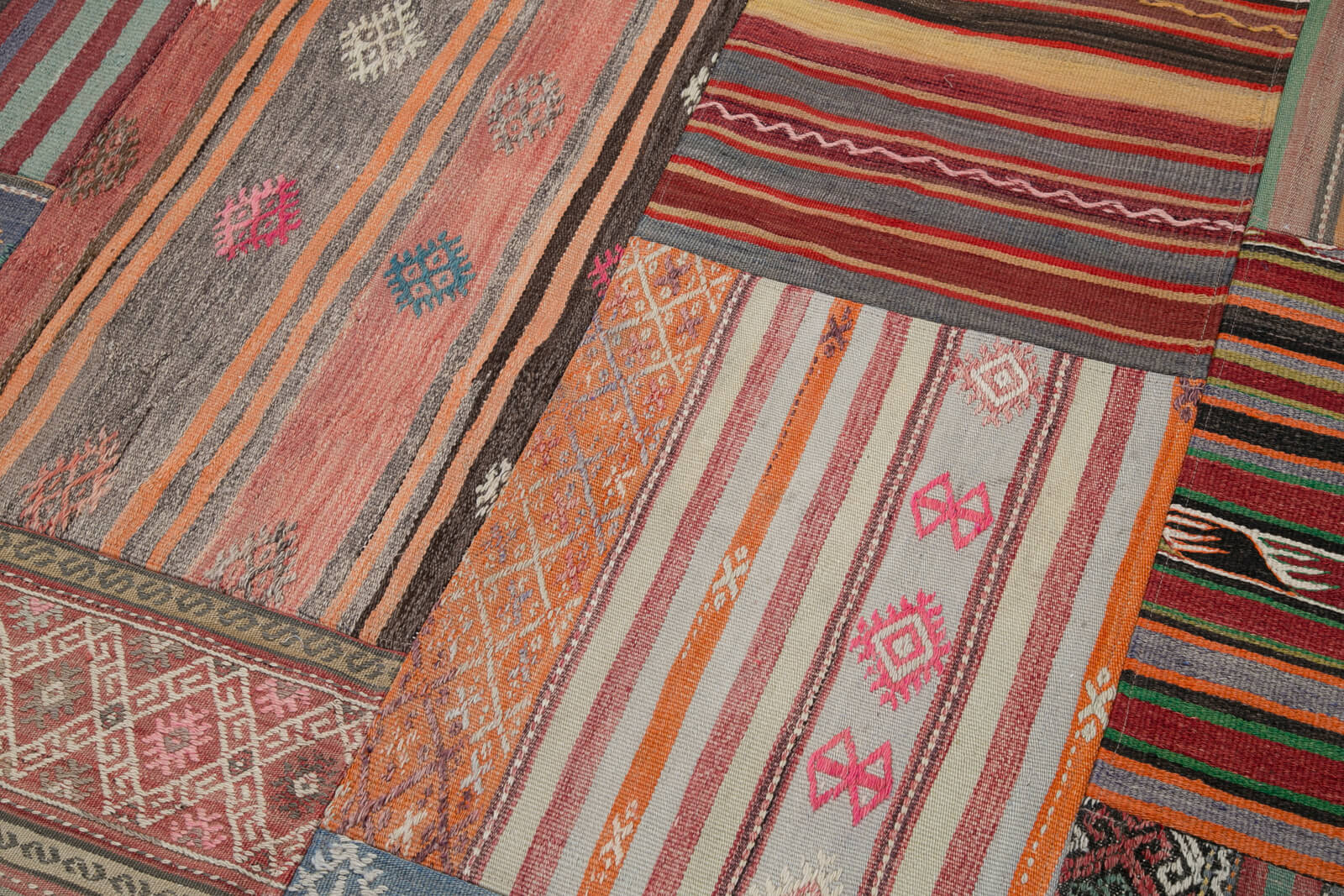 Kilim — 2.03 x 3.01