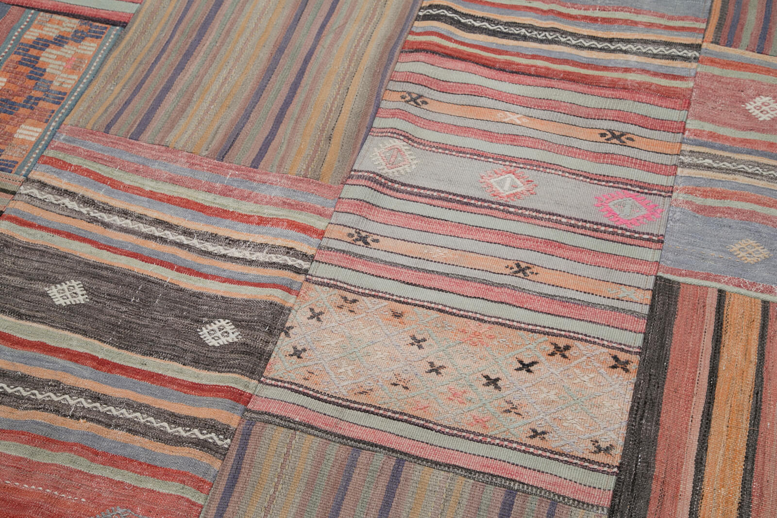 Kilim — 2.04 x 3.02