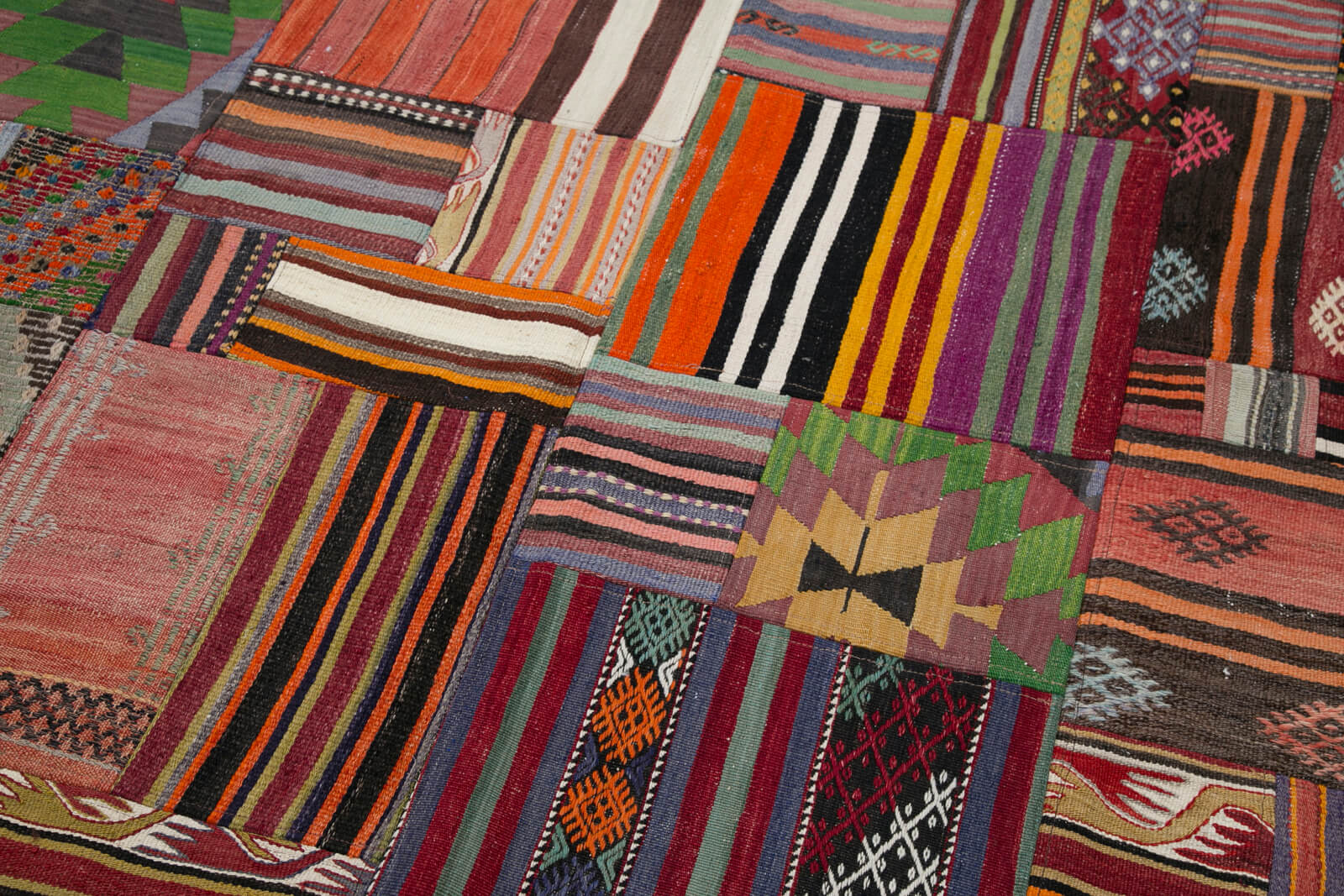 Kilim — 2.03 x 3.01