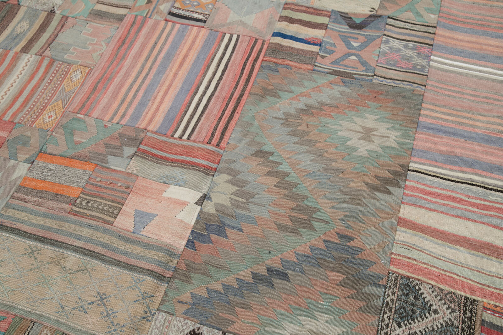 Kilim — 2.02 x 3.01