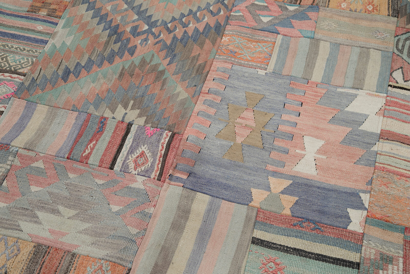 Kilim — 2.02 x 3.01