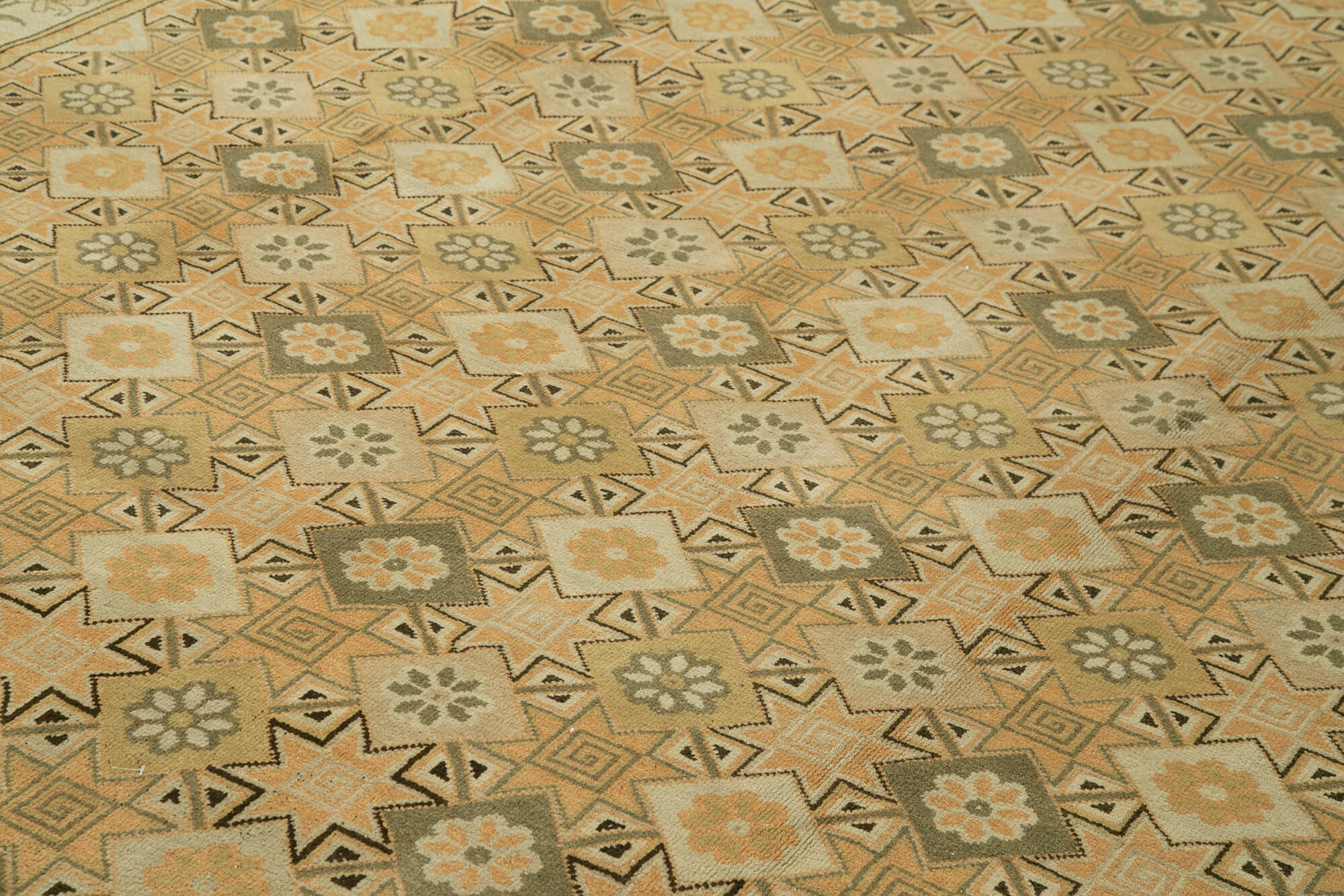 Champagne Grand Oushak — 3.05 x 4.19