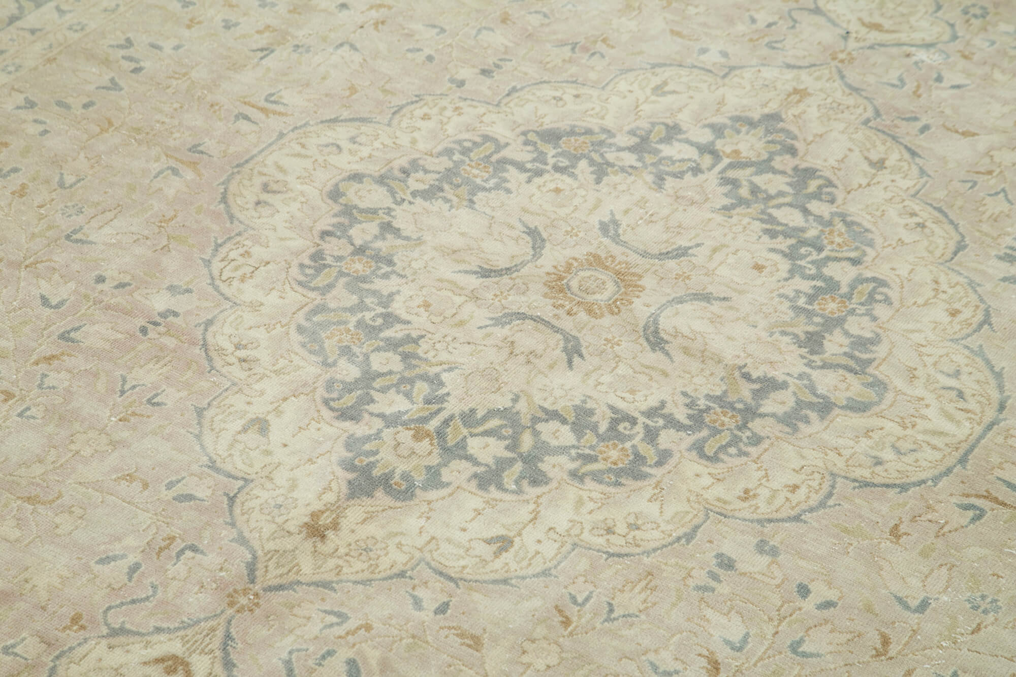 Ivory Kayseri — 2.00 x 3.07
