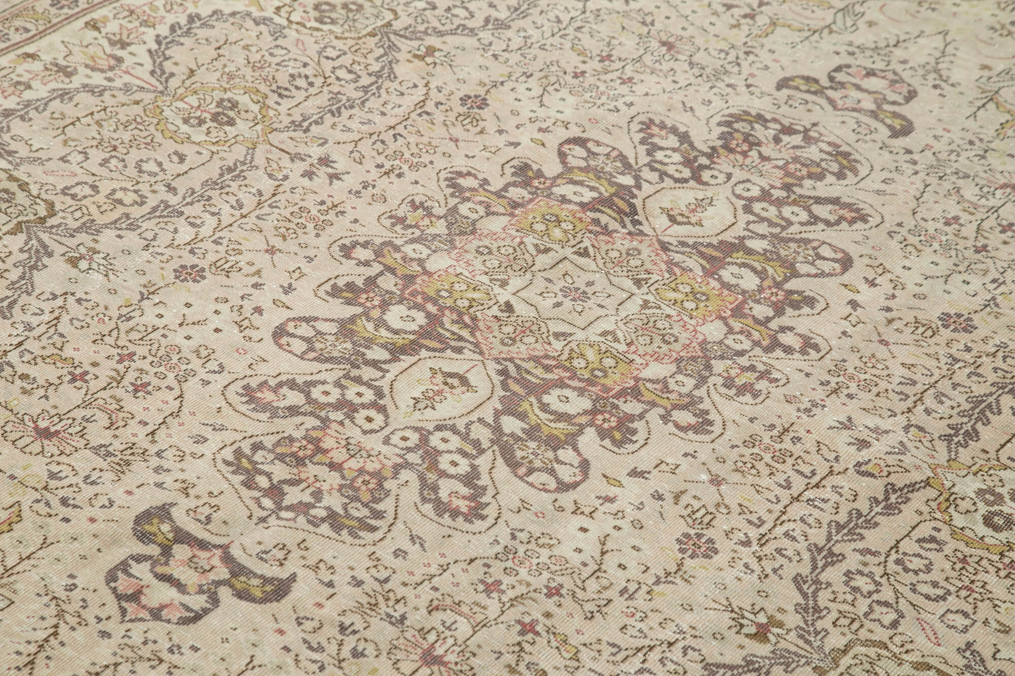 Ivory Kayseri — 2.15 x 2.89