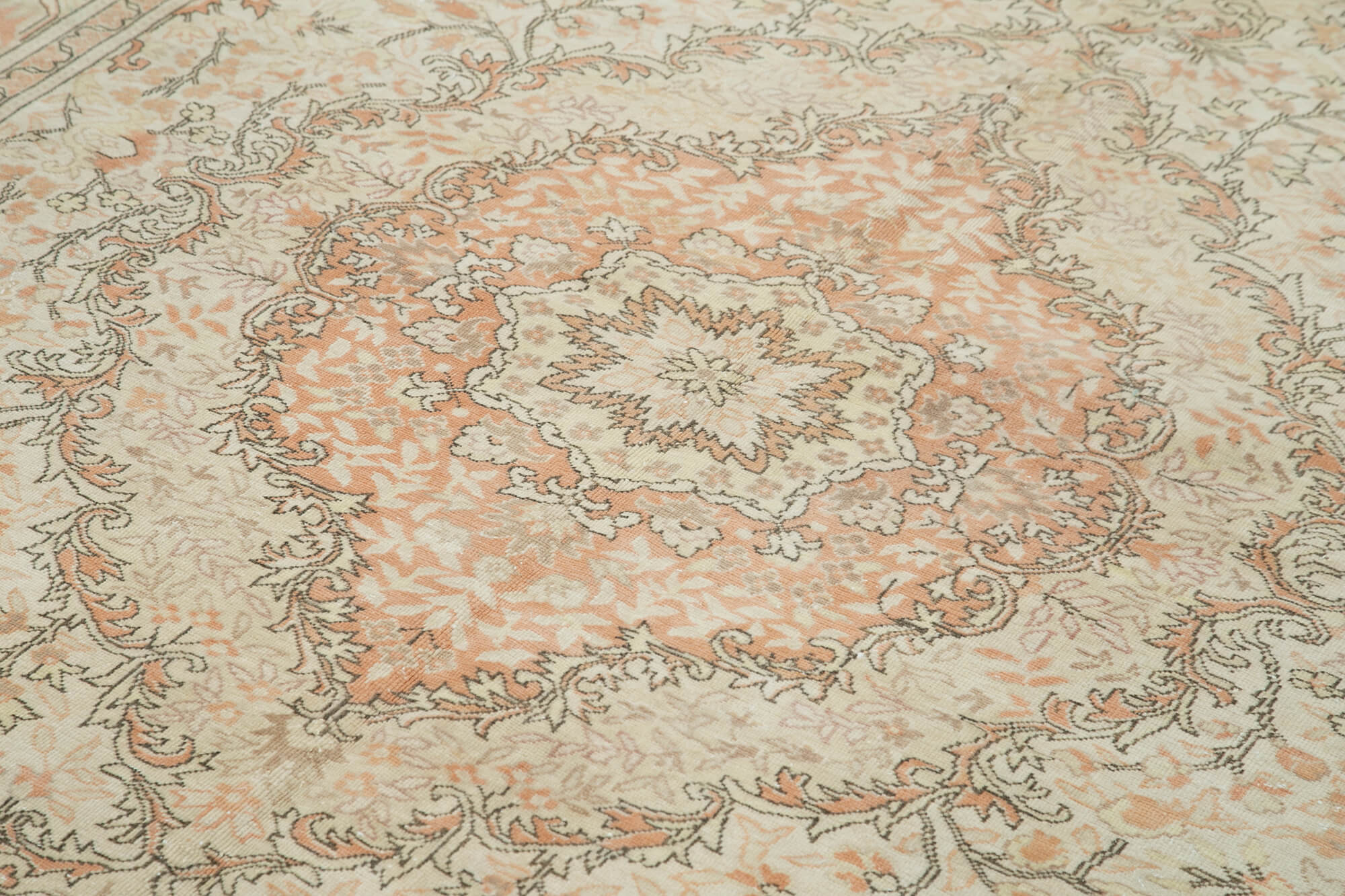 Parchment Kayseri — 1.90 x 2.97