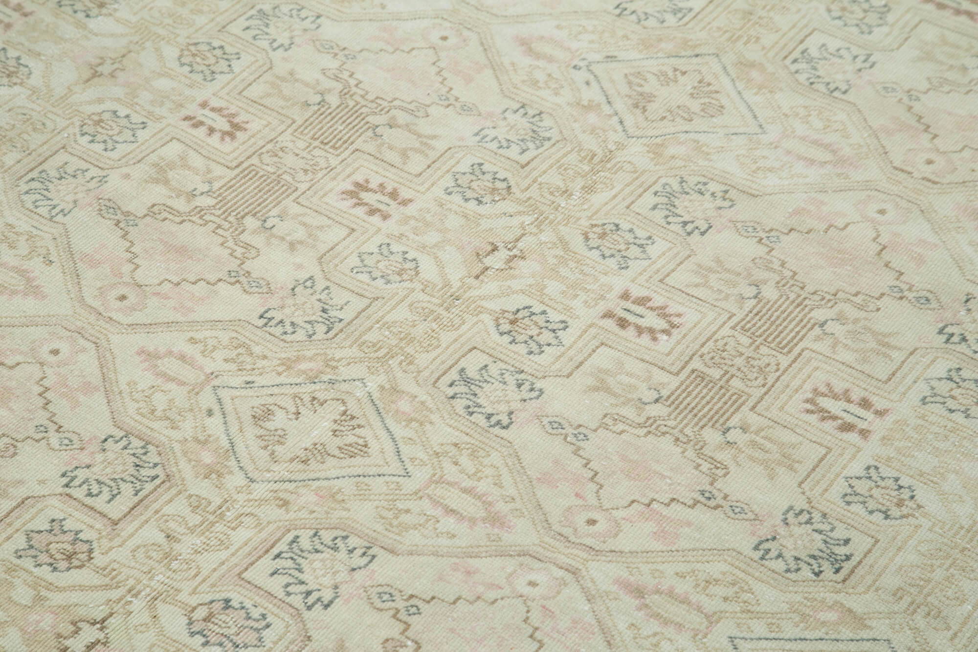 Bisque Kayseri — 1.96 x 2.96