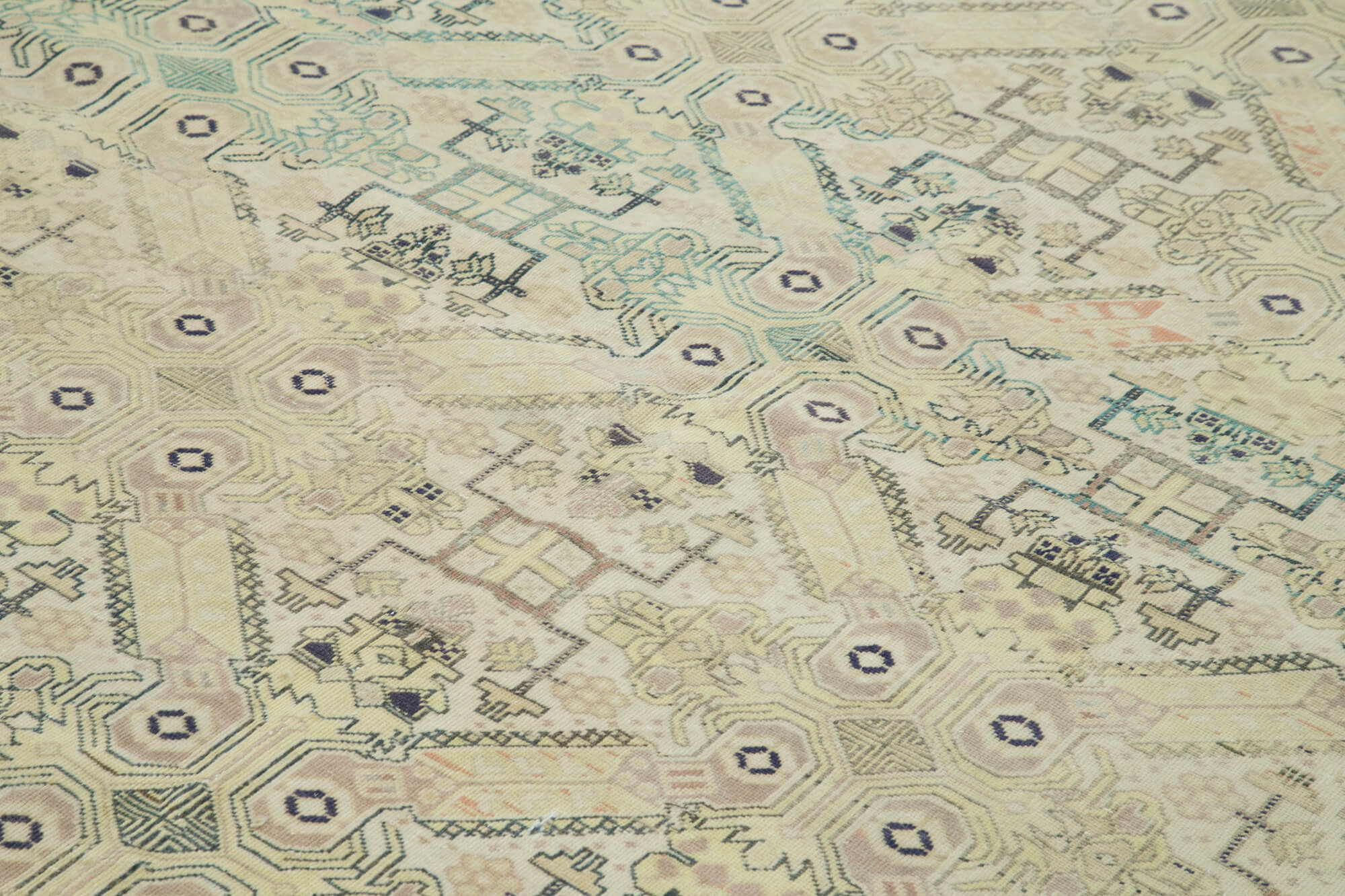 Bisque Kayseri — 2.50 x 3.60