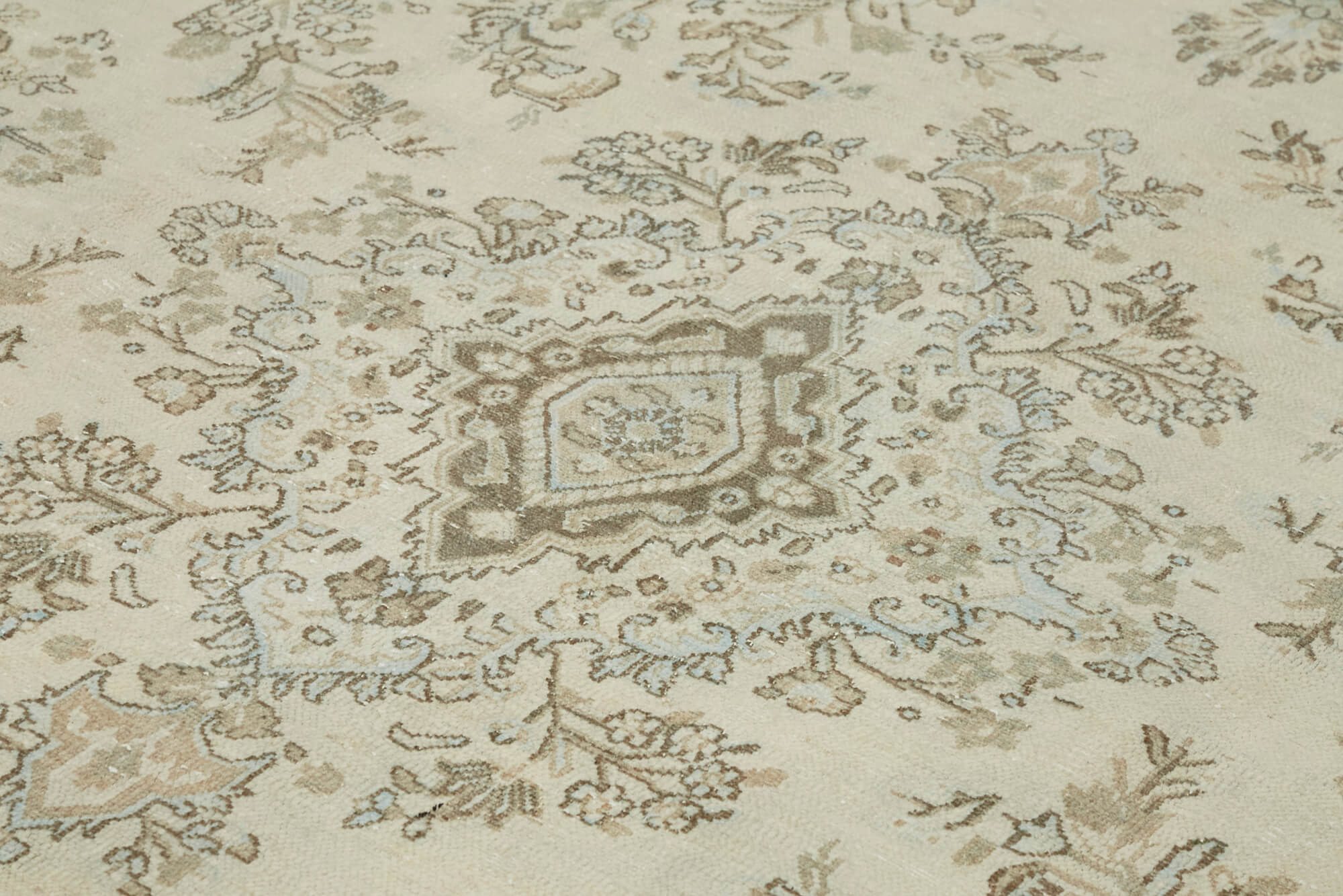 Champagne Persian — 3.05 x 4.00