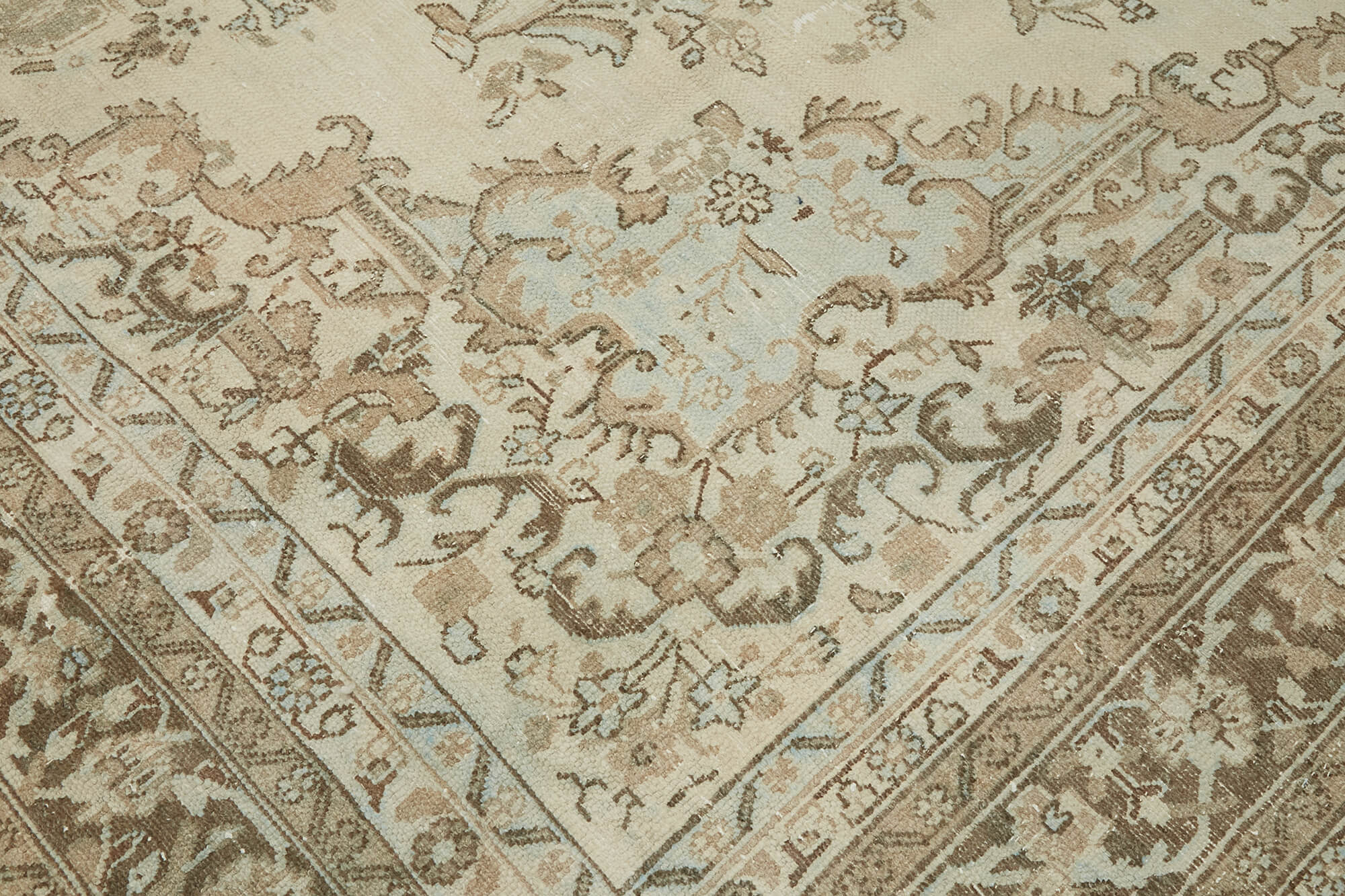 Champagne Persian — 3.05 x 4.00