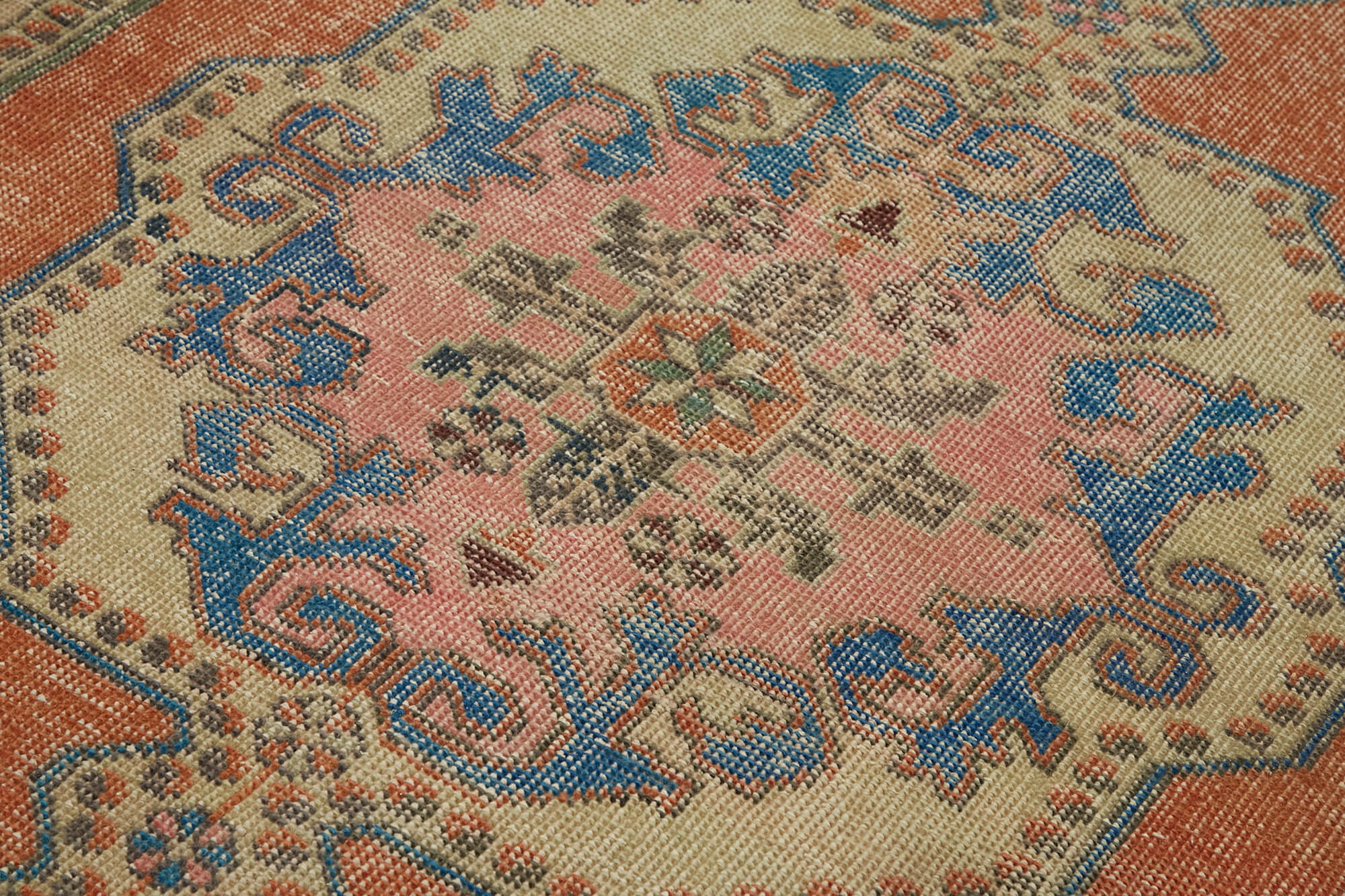 Beige Turkish Vintage — 1.34 x 2.09