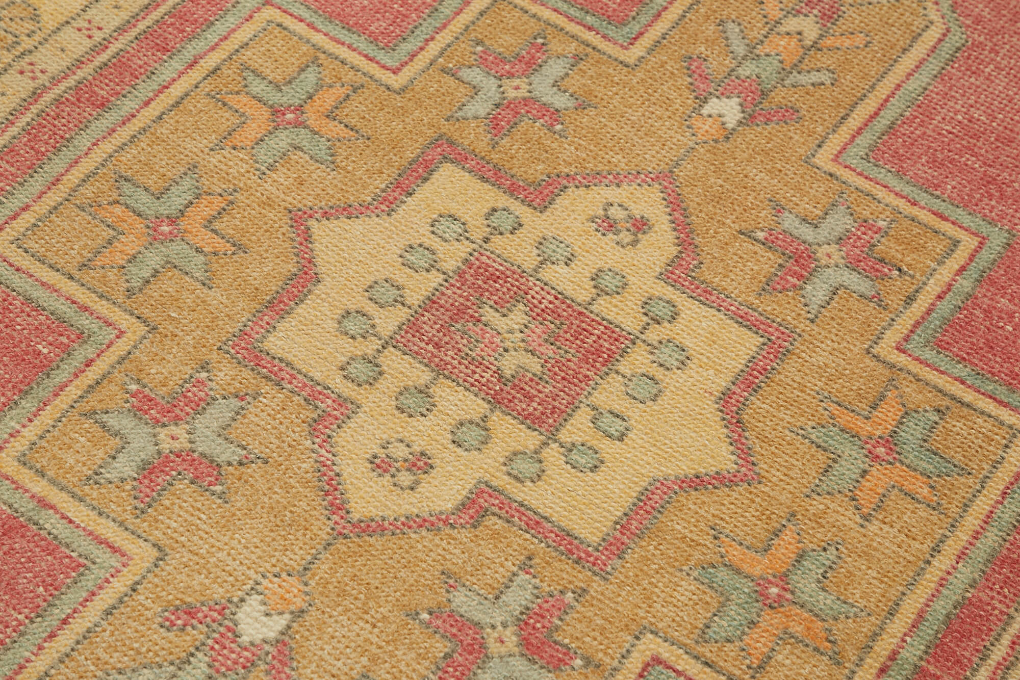 Beige Turkish Vintage — 1.07 x 1.69