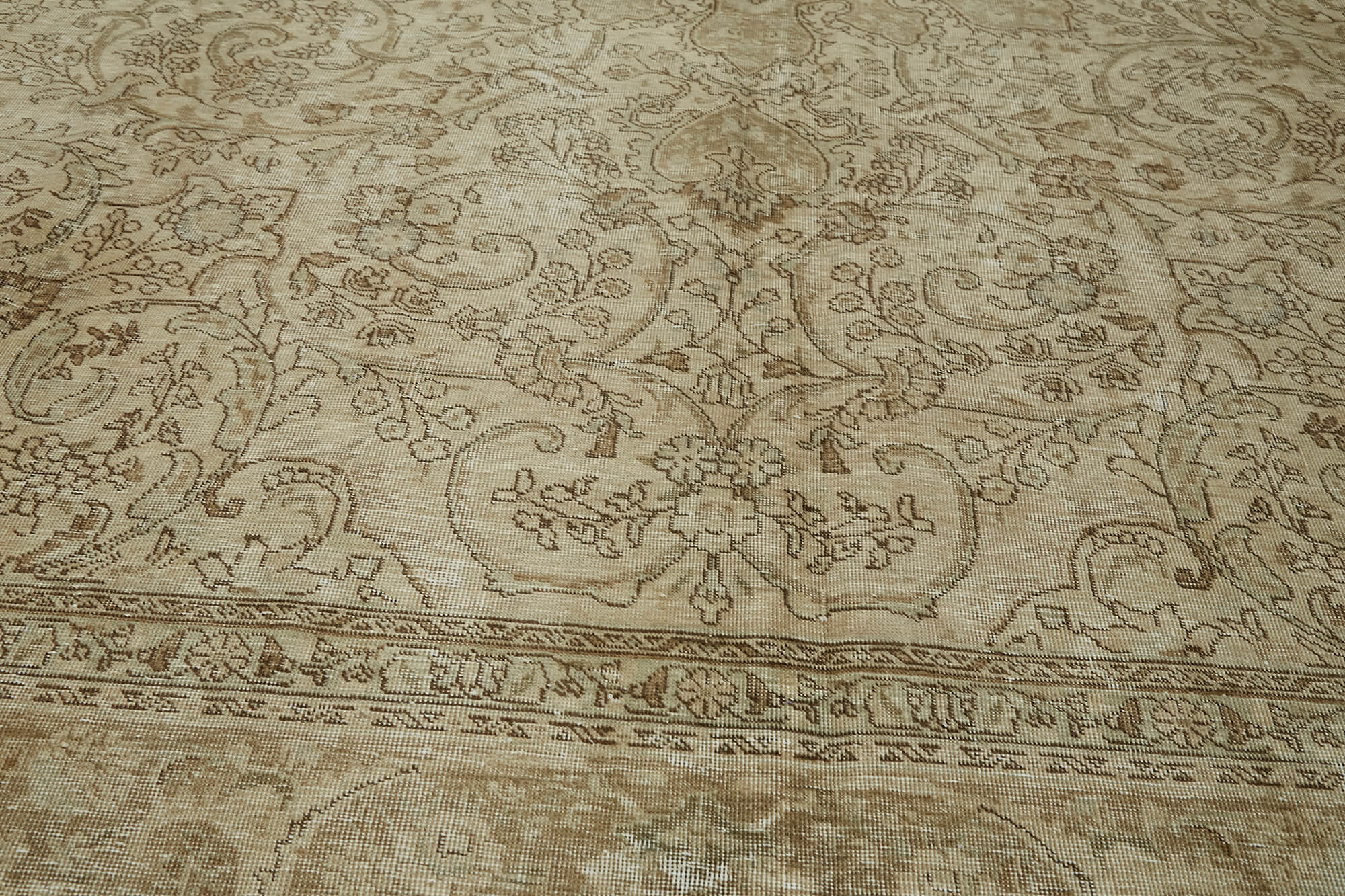 Pearl Persian — 2.85 x 3.82