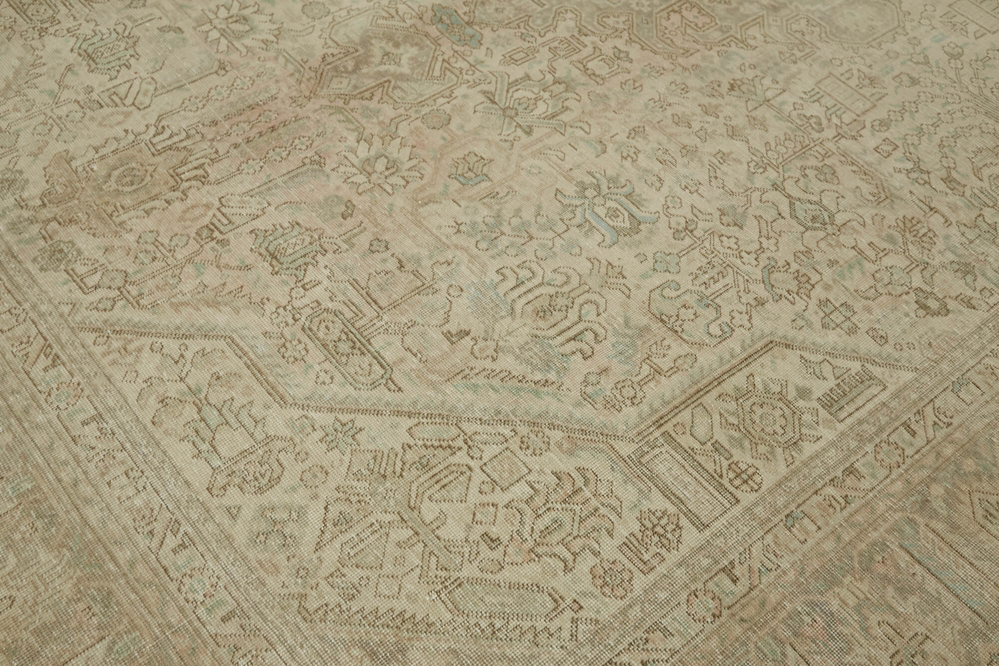 Beige Persian Handmade — 2.92 x 3.90
