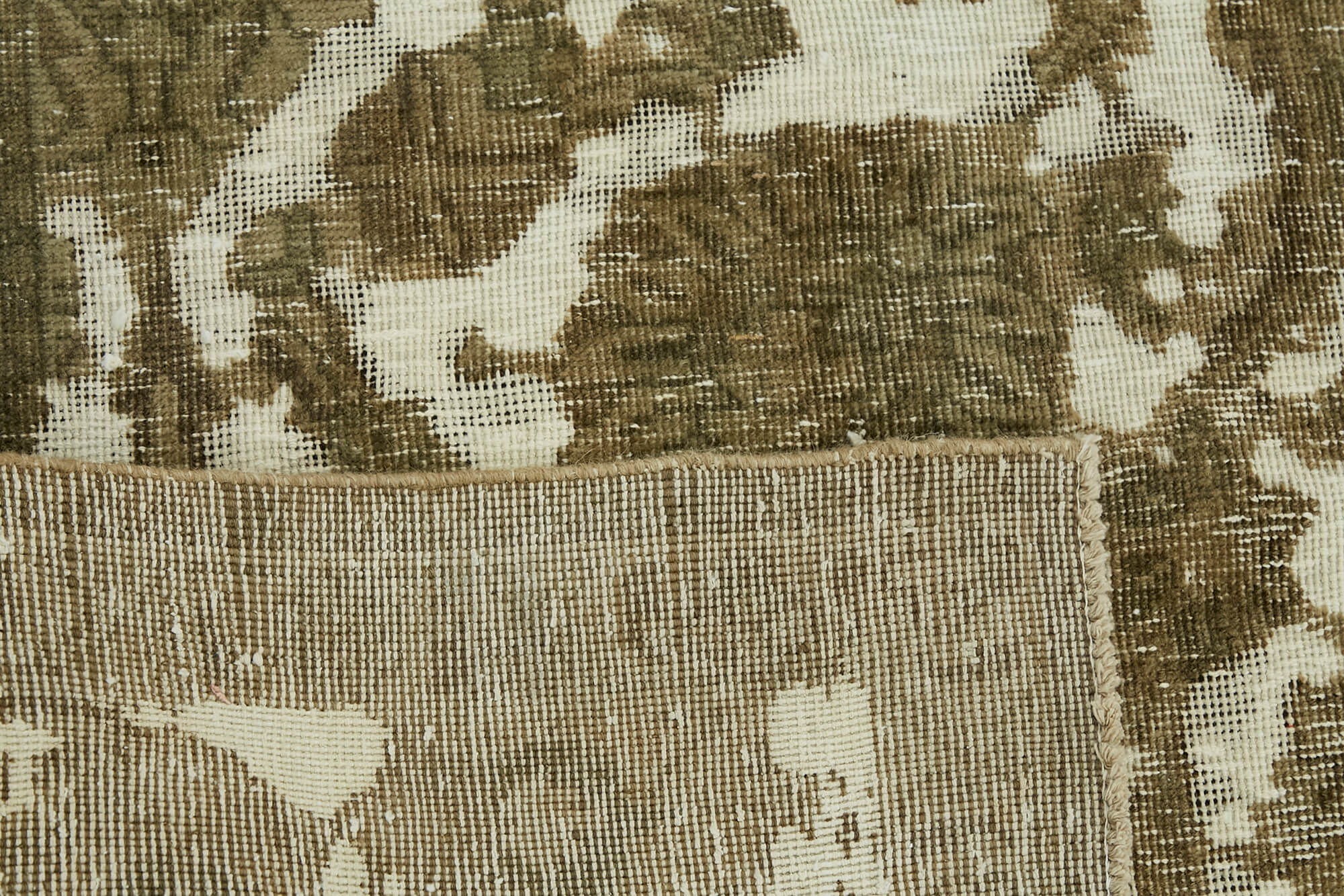 Ivory Persian — 2.86 x 3.90
