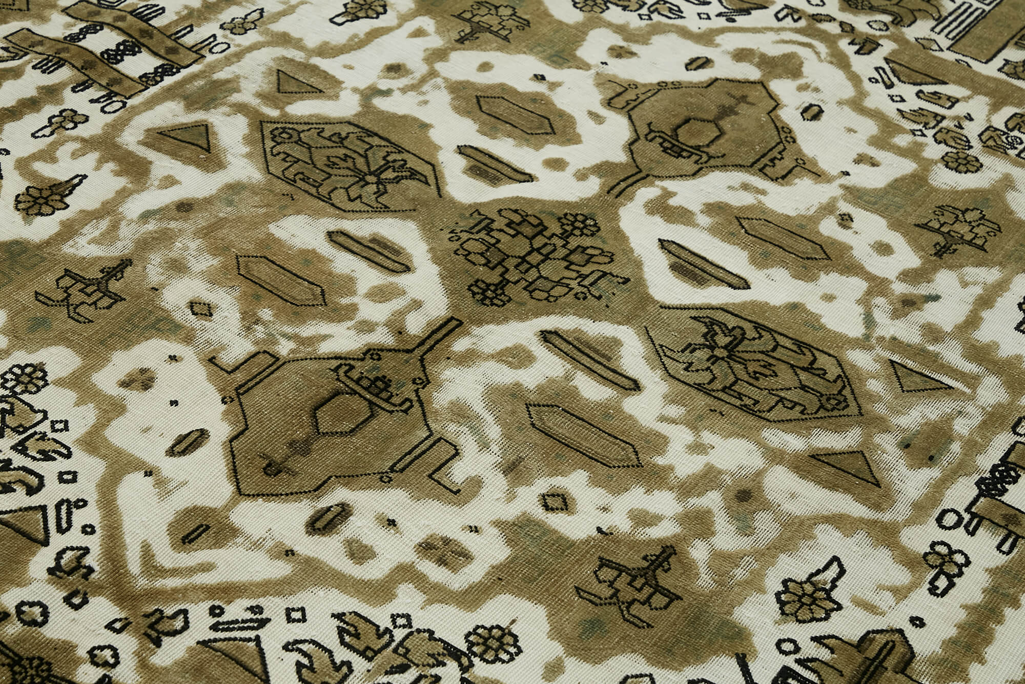 Champagne Persian — 2.80 x 3.65