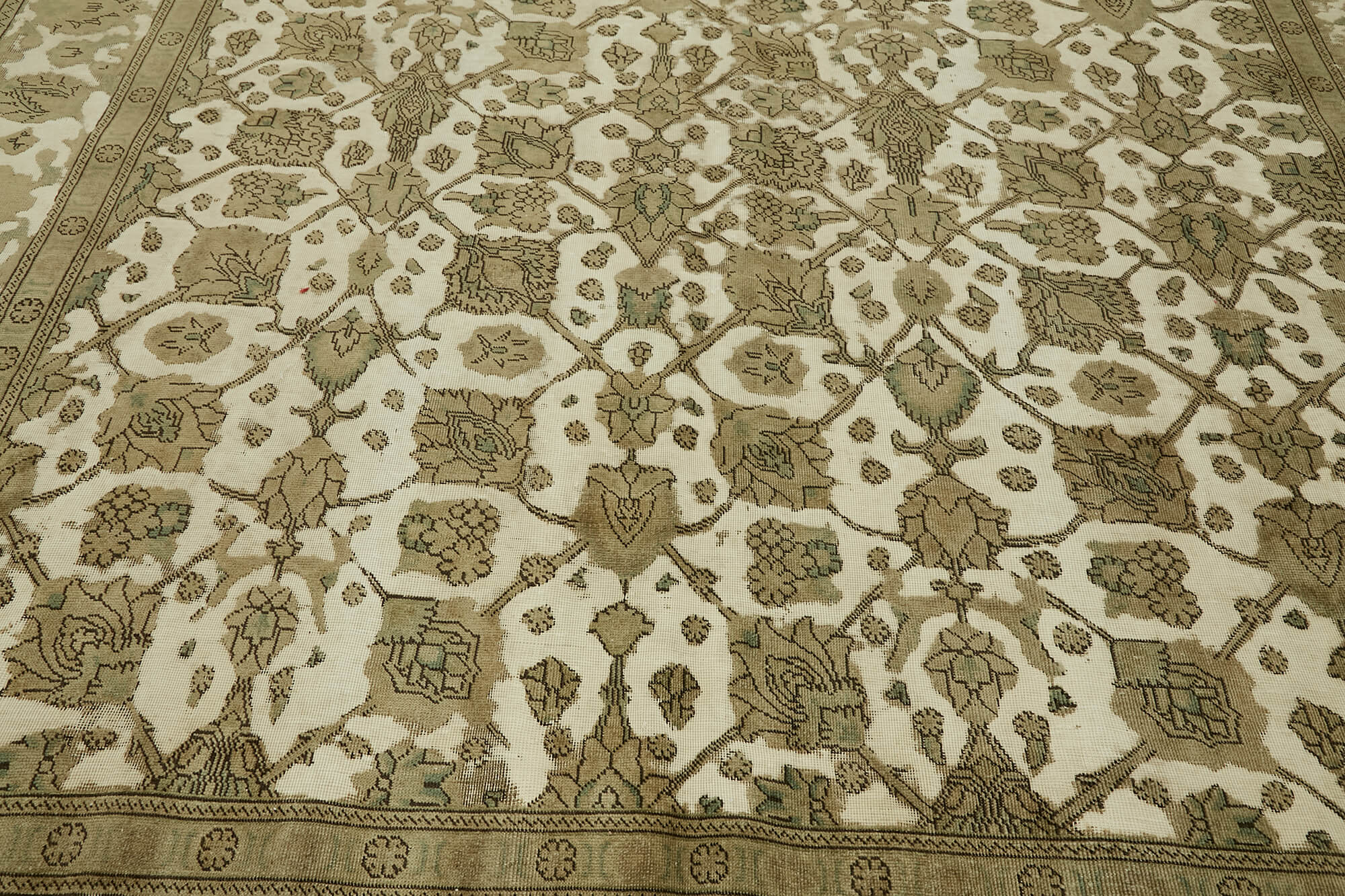 Pearl Persian — 2.80 x 3.76