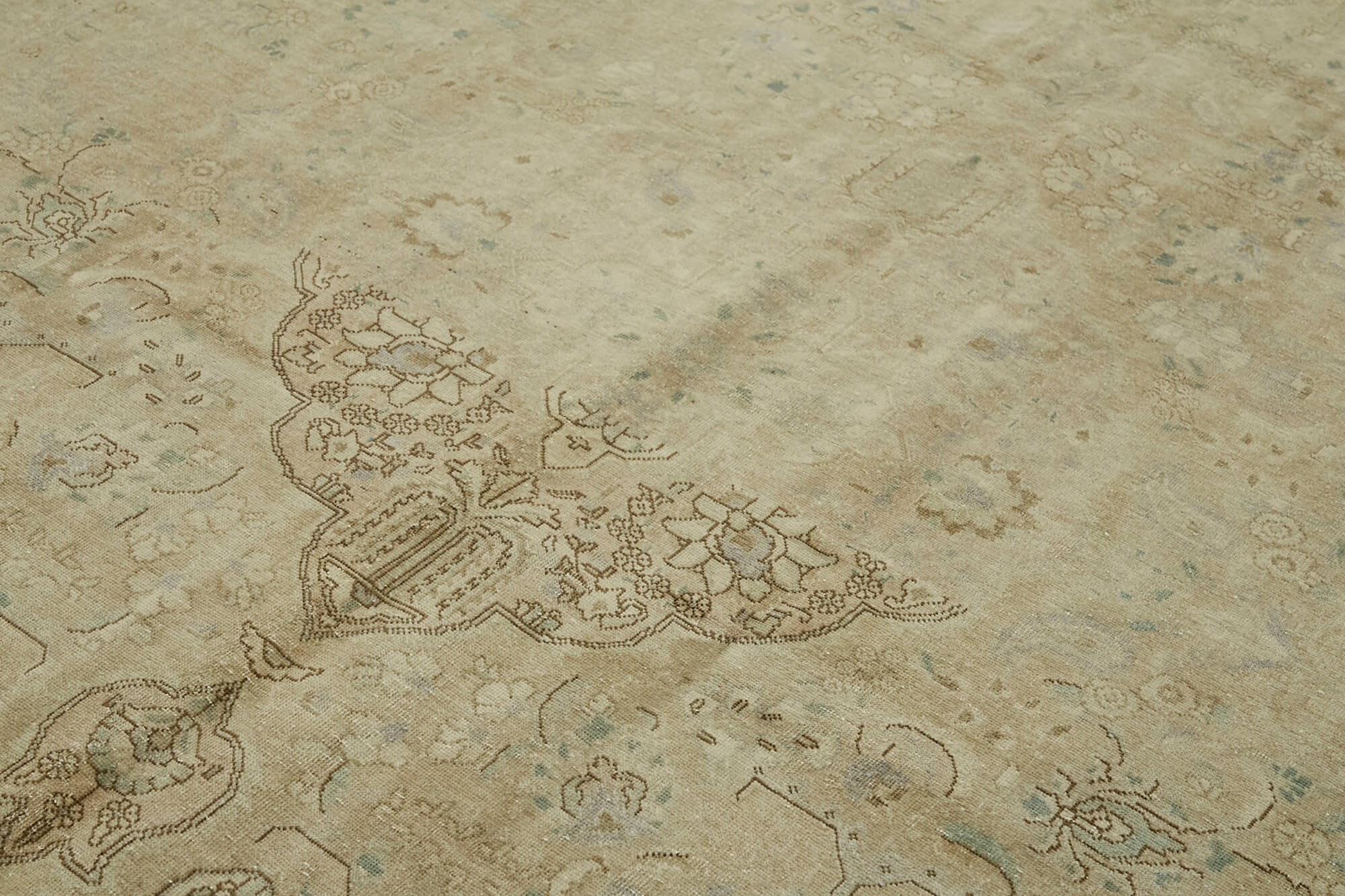 Beige Persian Handmade — 2.52 x 3.45