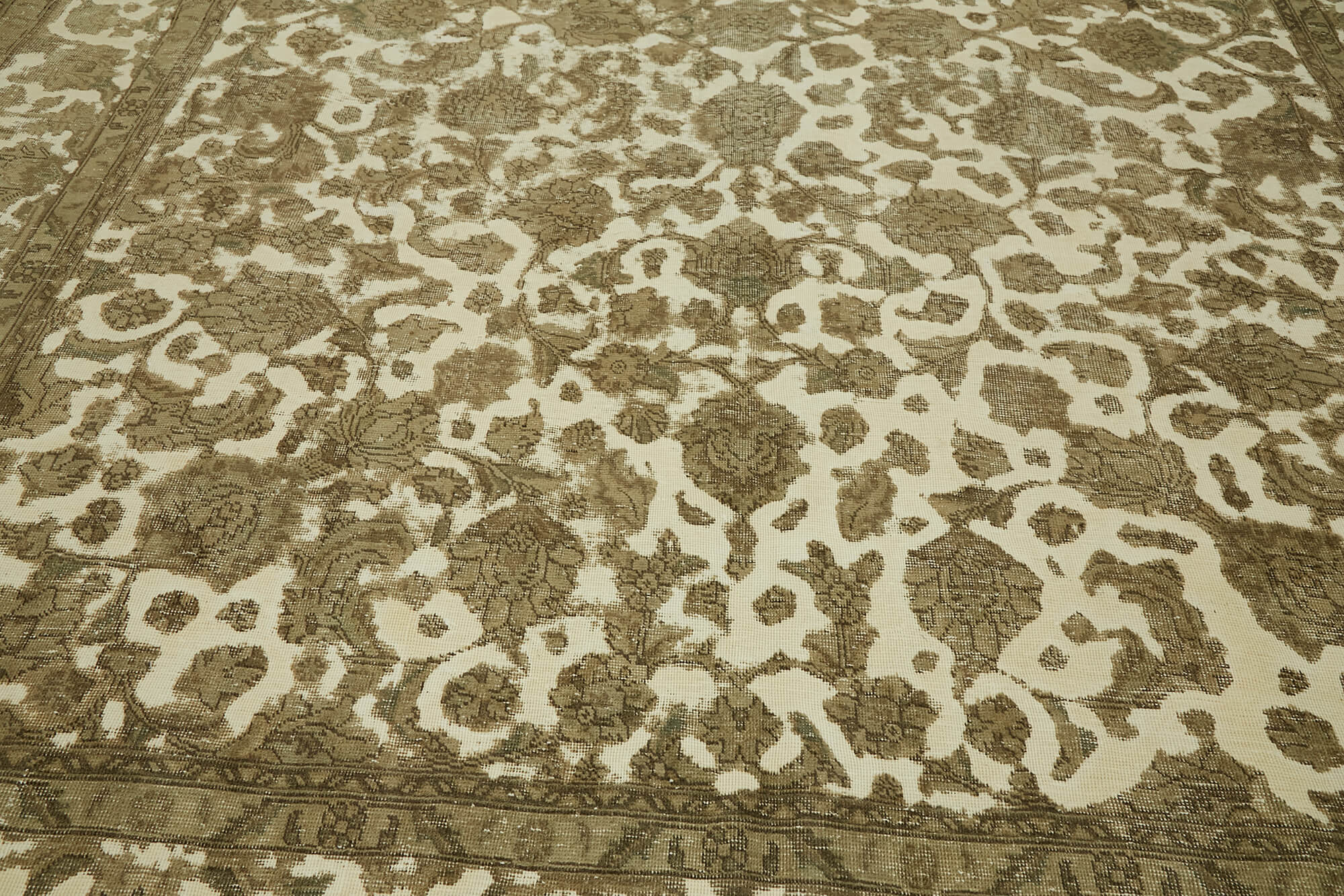 Champagne Persian — 2.98 x 3.98