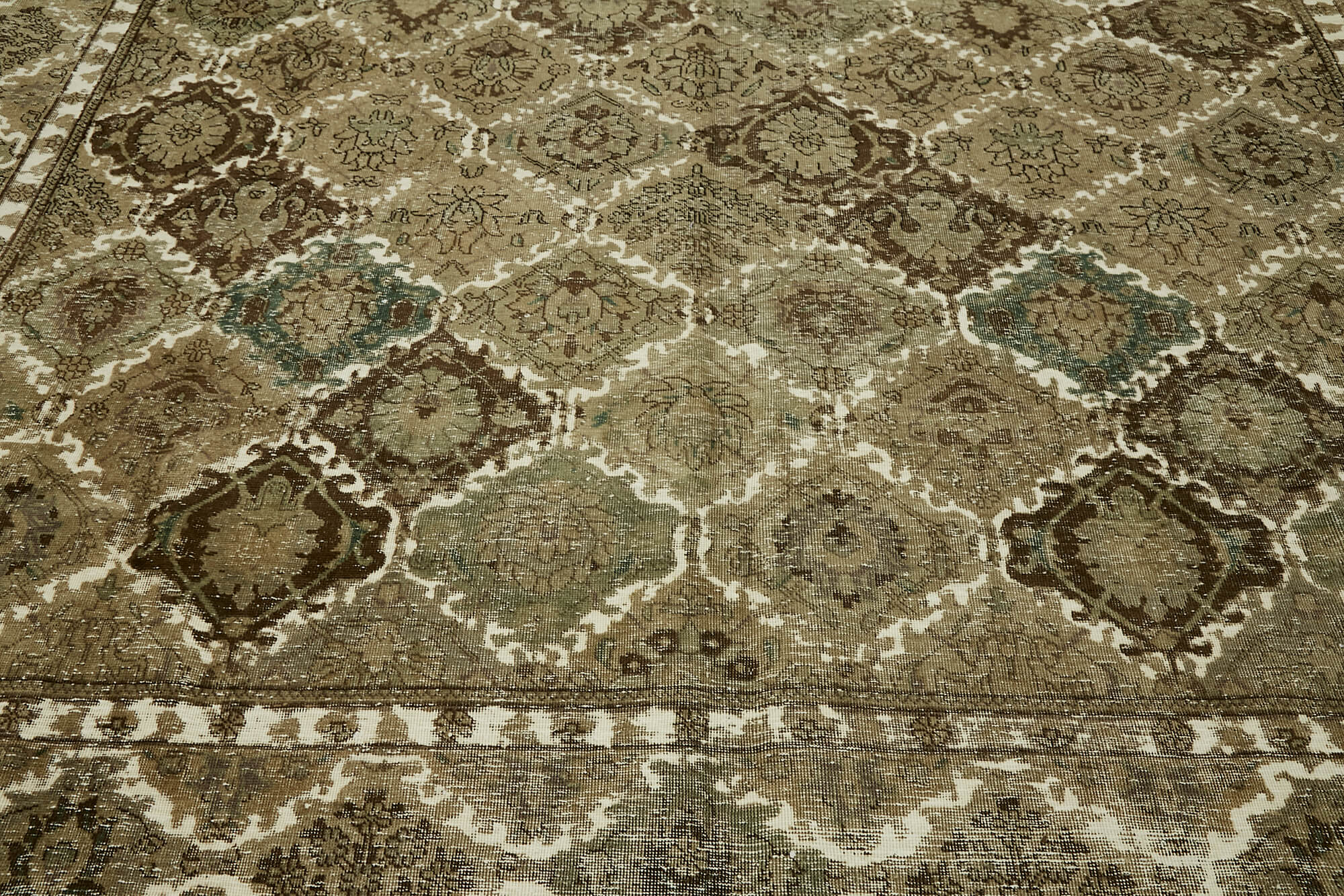 Pearl Persian — 3.00 x 3.98