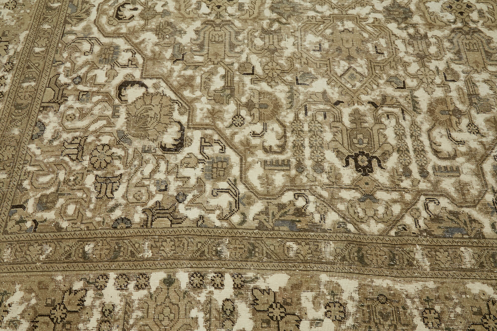 Persian Handmade — 2.86 x 3.86