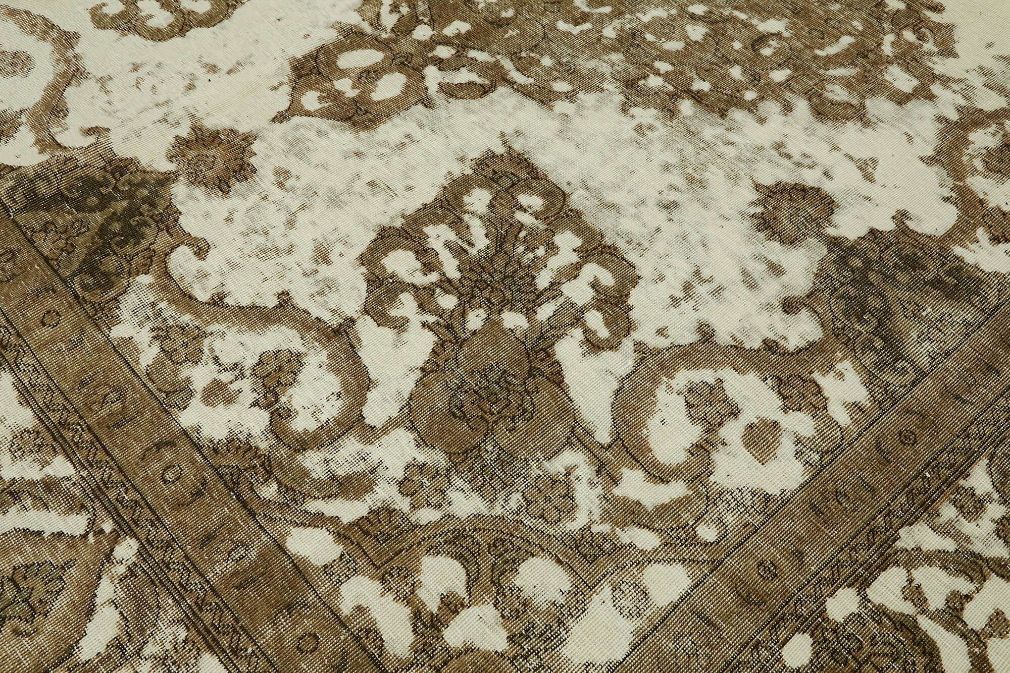 Bisque Persian — 2.90 x 3.65