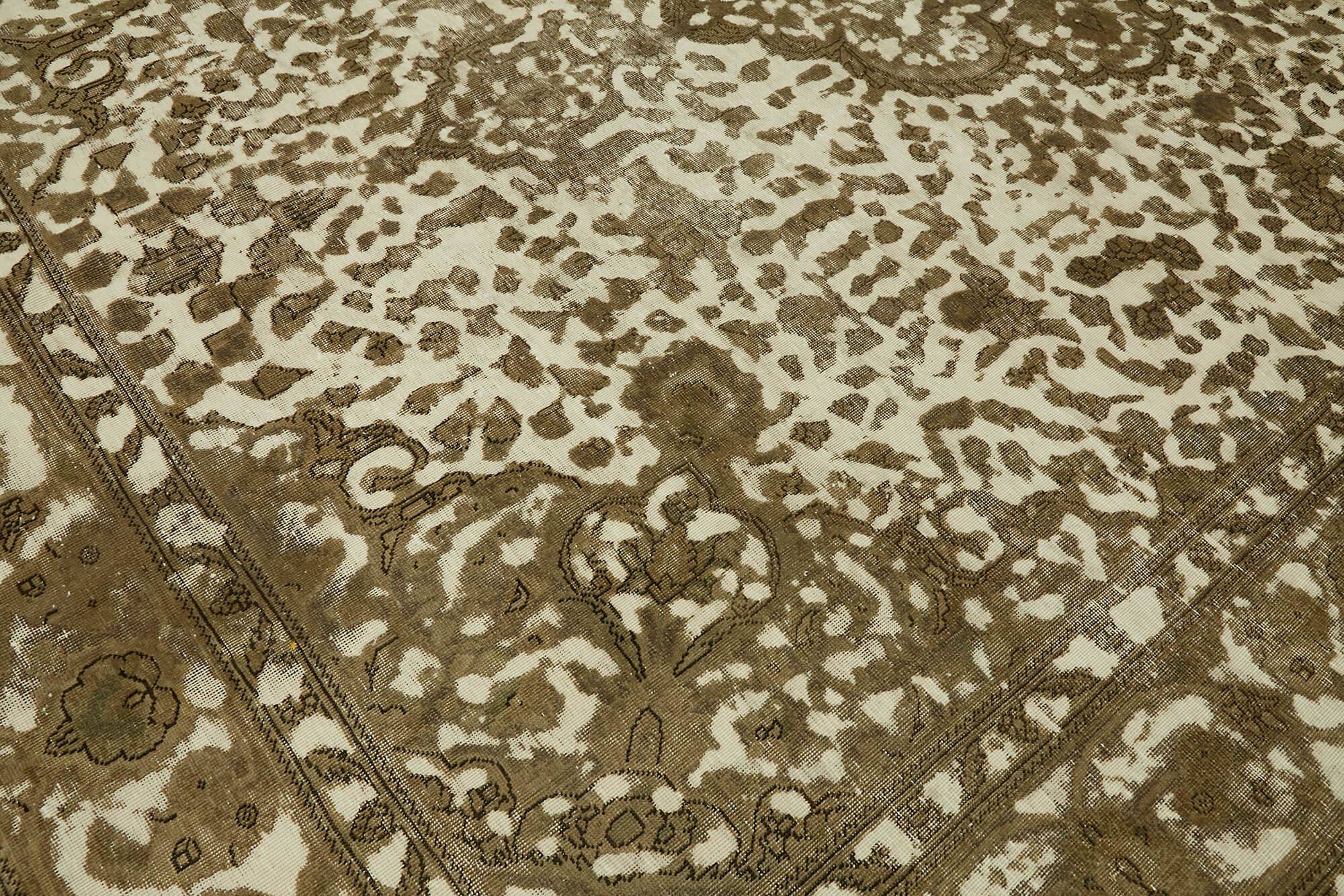 Parchment Persian — 2.92 x 3.80