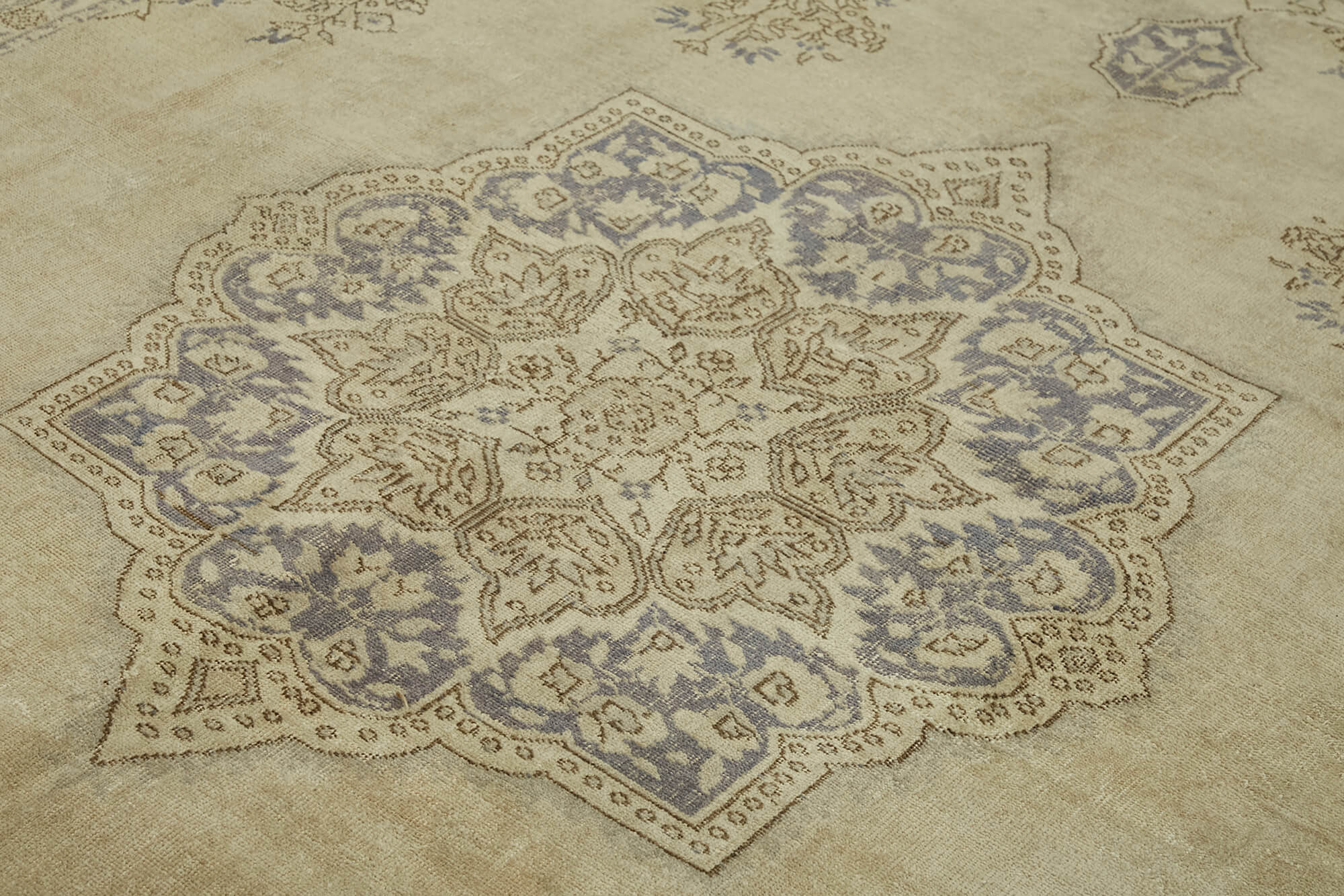 Alabaster Persian — 2.50 x 3.64