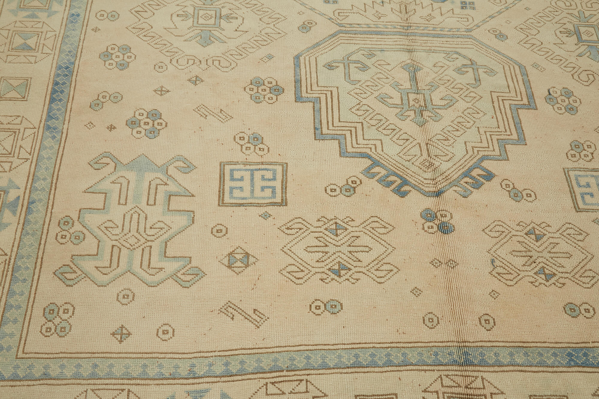 Linen Persian — 2.63 x 3.48