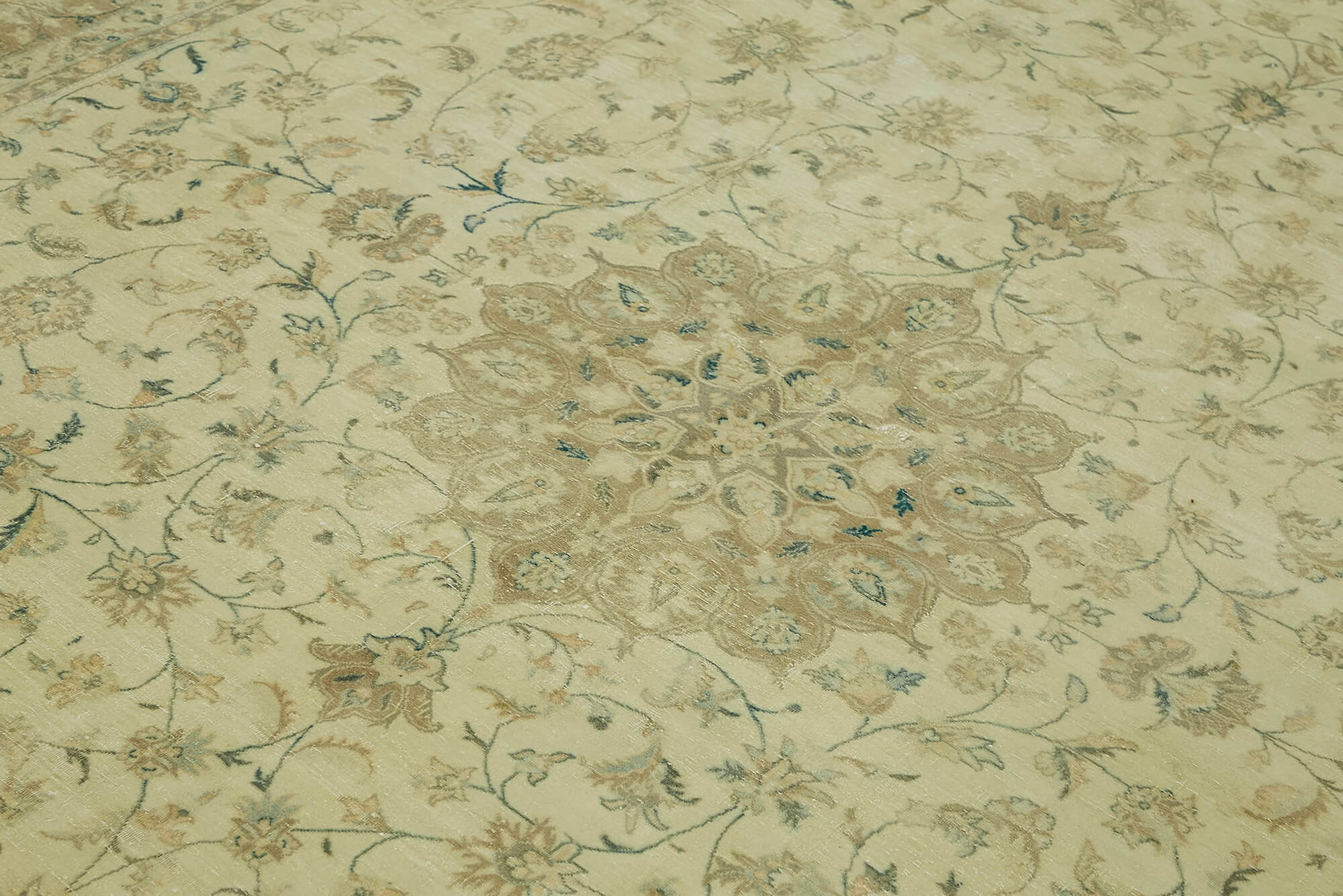 Beige Persian Handmade — 2.45 x 3.10