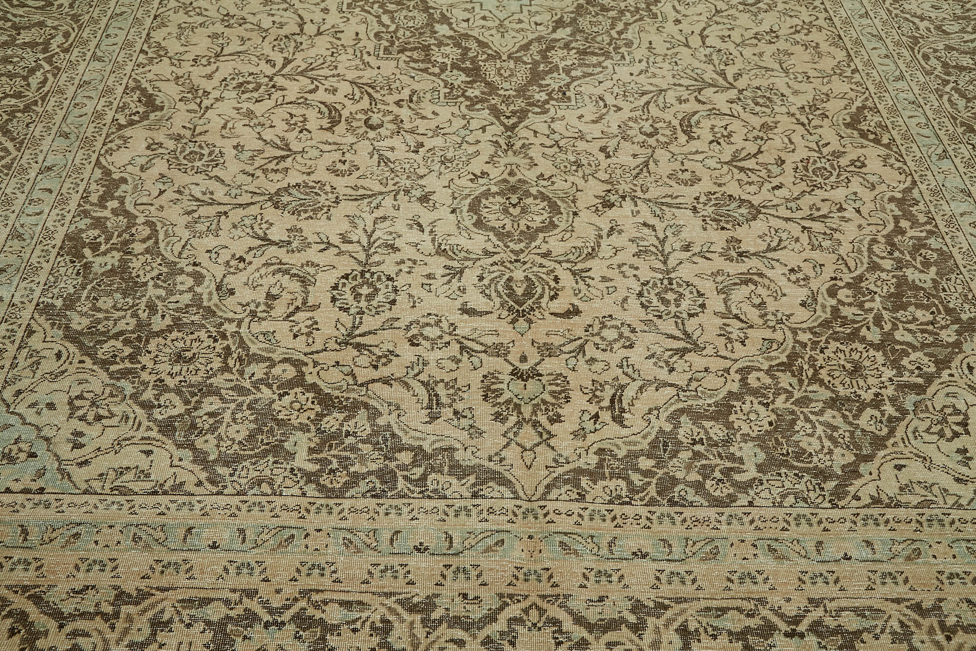 Beige Persian Handmade — 2.92 x 4.08
