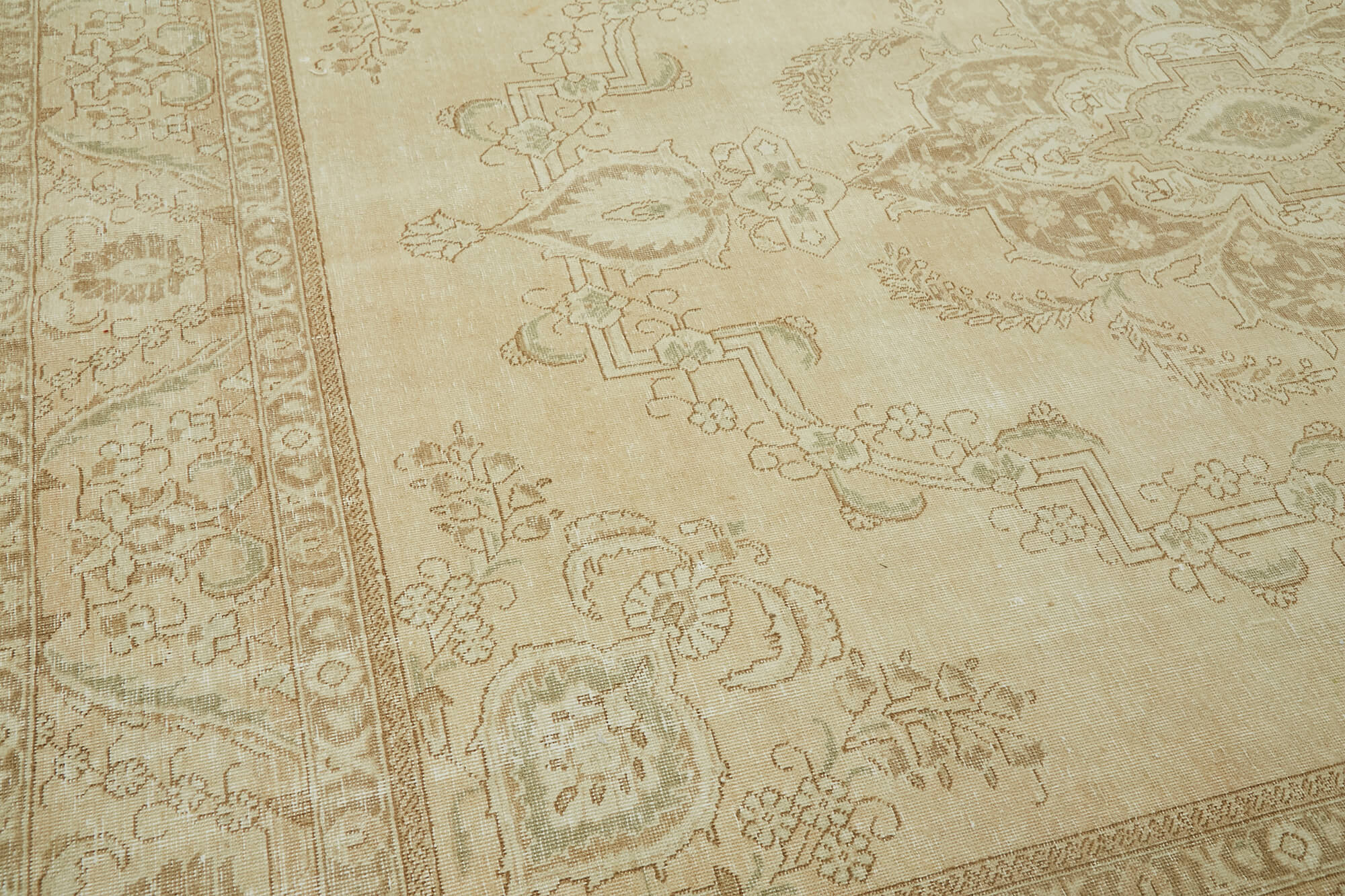 Beige Persian Handmade — 2.80 x 3.86