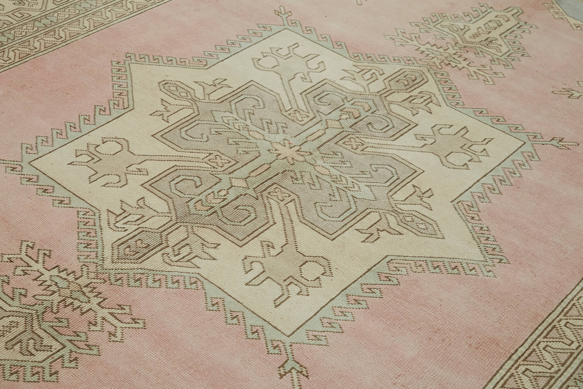 Bisque Persian — 2.65 x 3.47