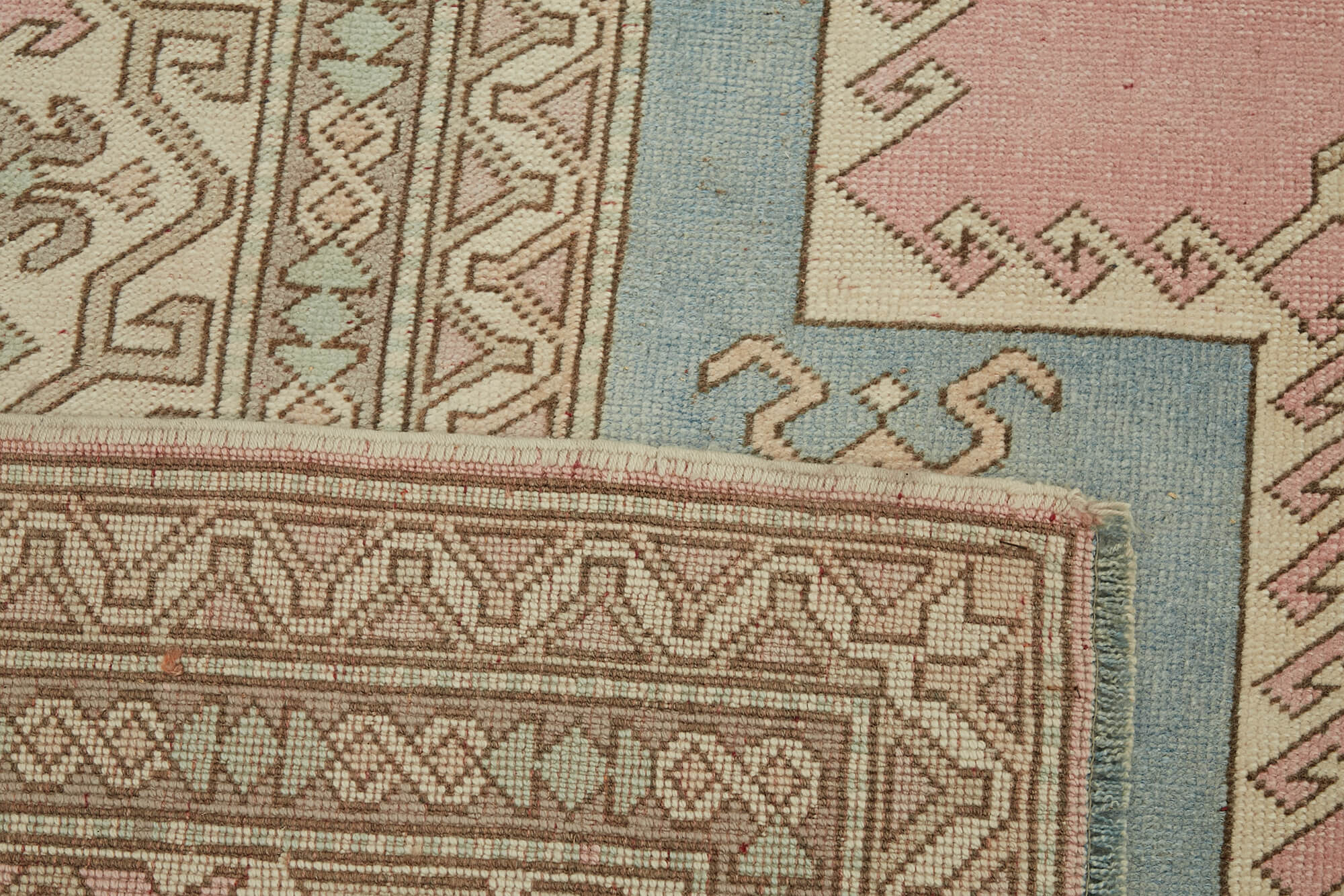 Bisque Persian — 2.65 x 3.47