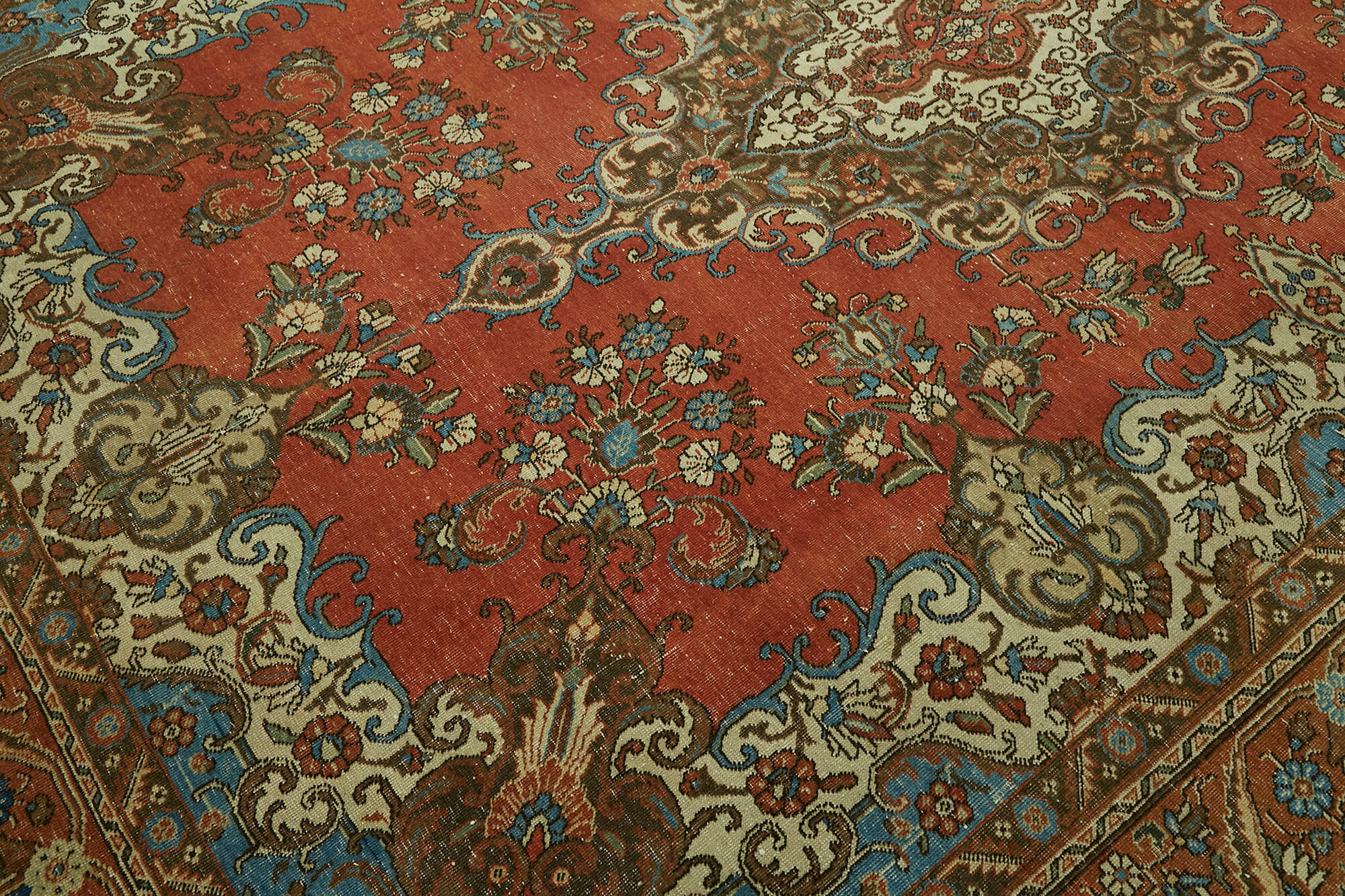 Champagne Persian — 2.54 x 3.82