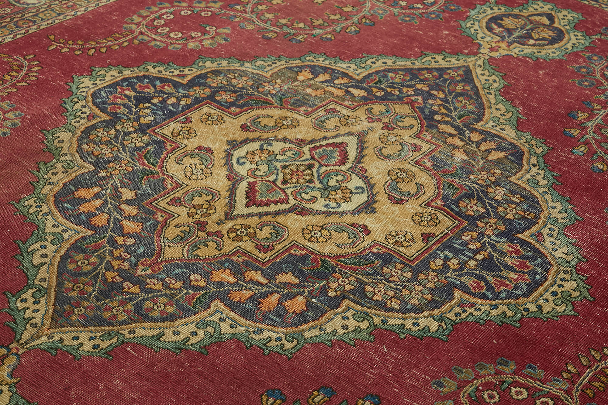 Pearl Persian — 2.87 x 3.82