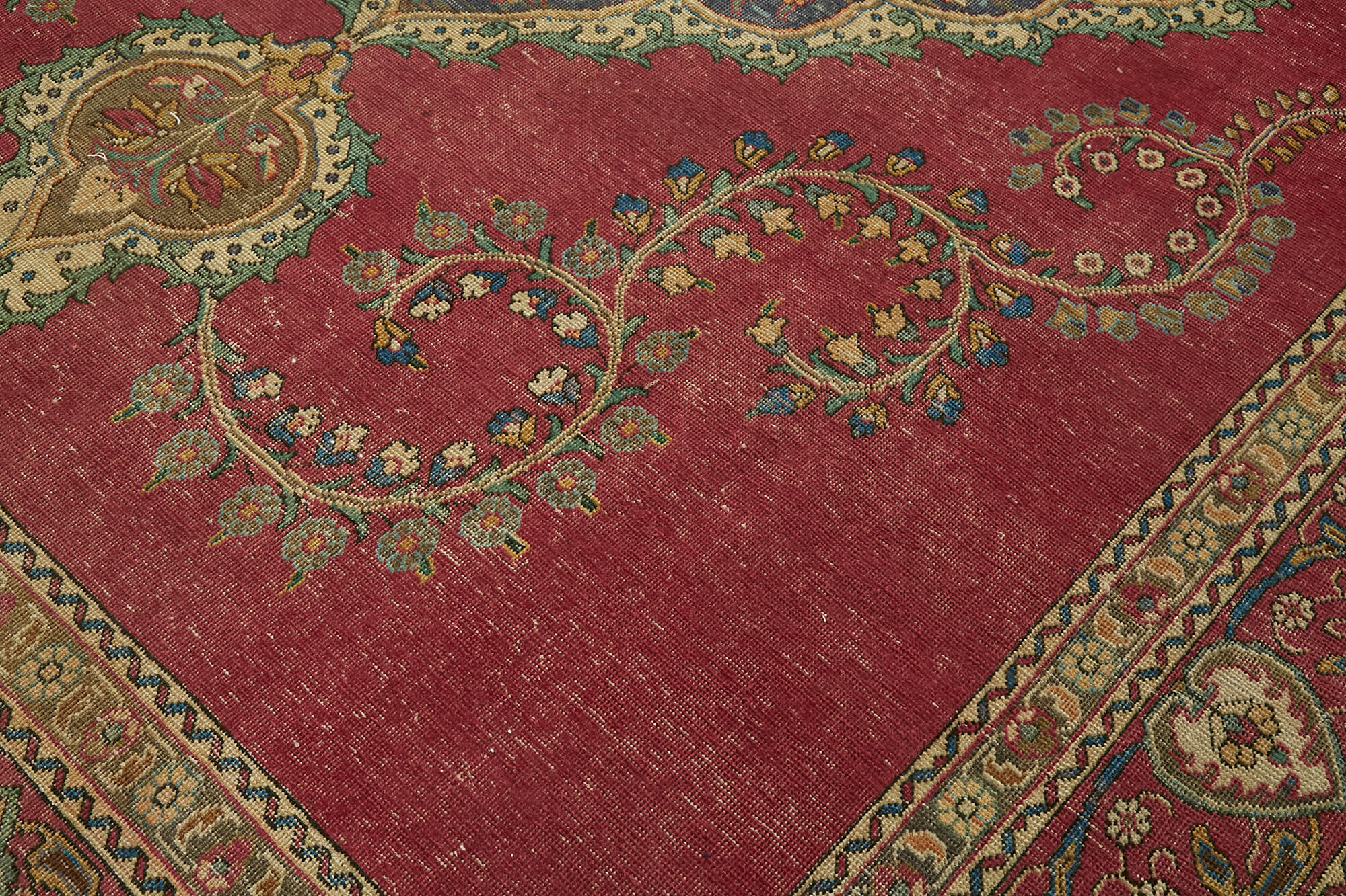 Pearl Persian — 2.87 x 3.82