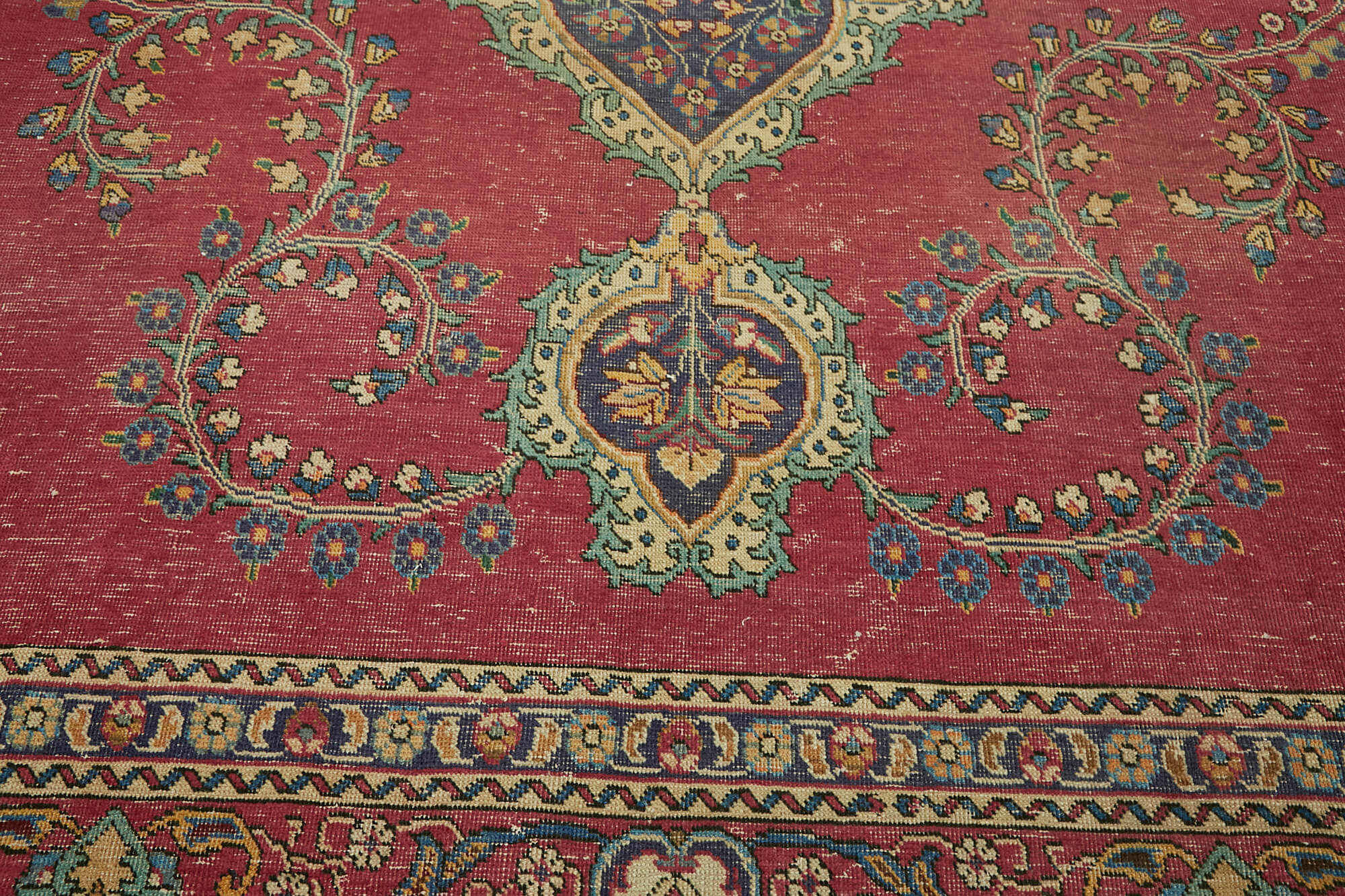 Pearl Persian — 2.87 x 3.82