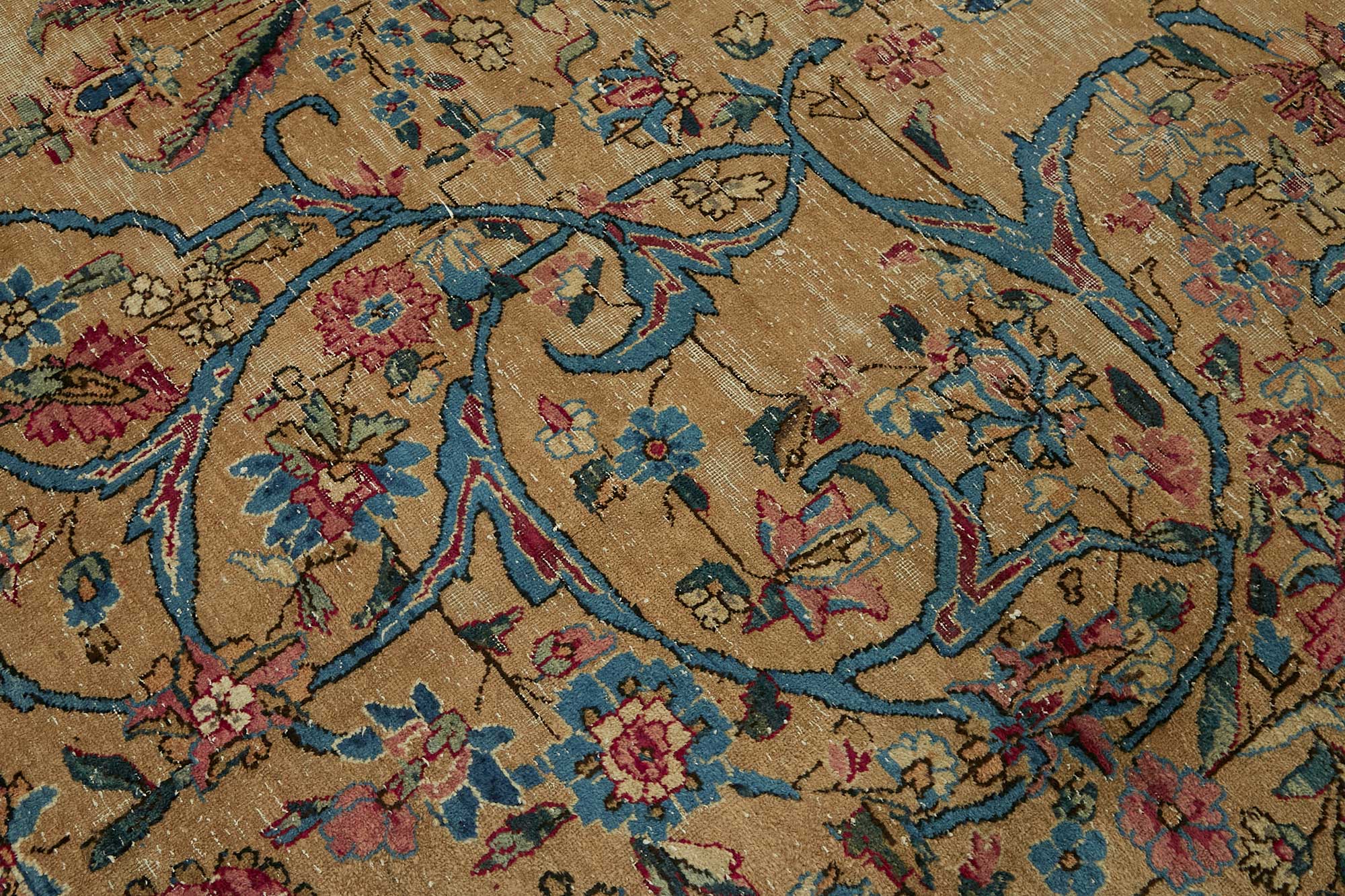 Pearl Persian — 2.91 x 3.57